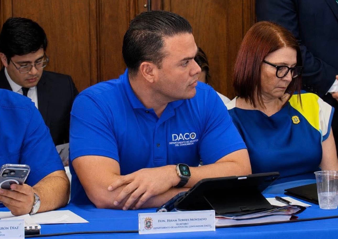 DACO emite orden de congelación de precios en agua y artículos relacionados