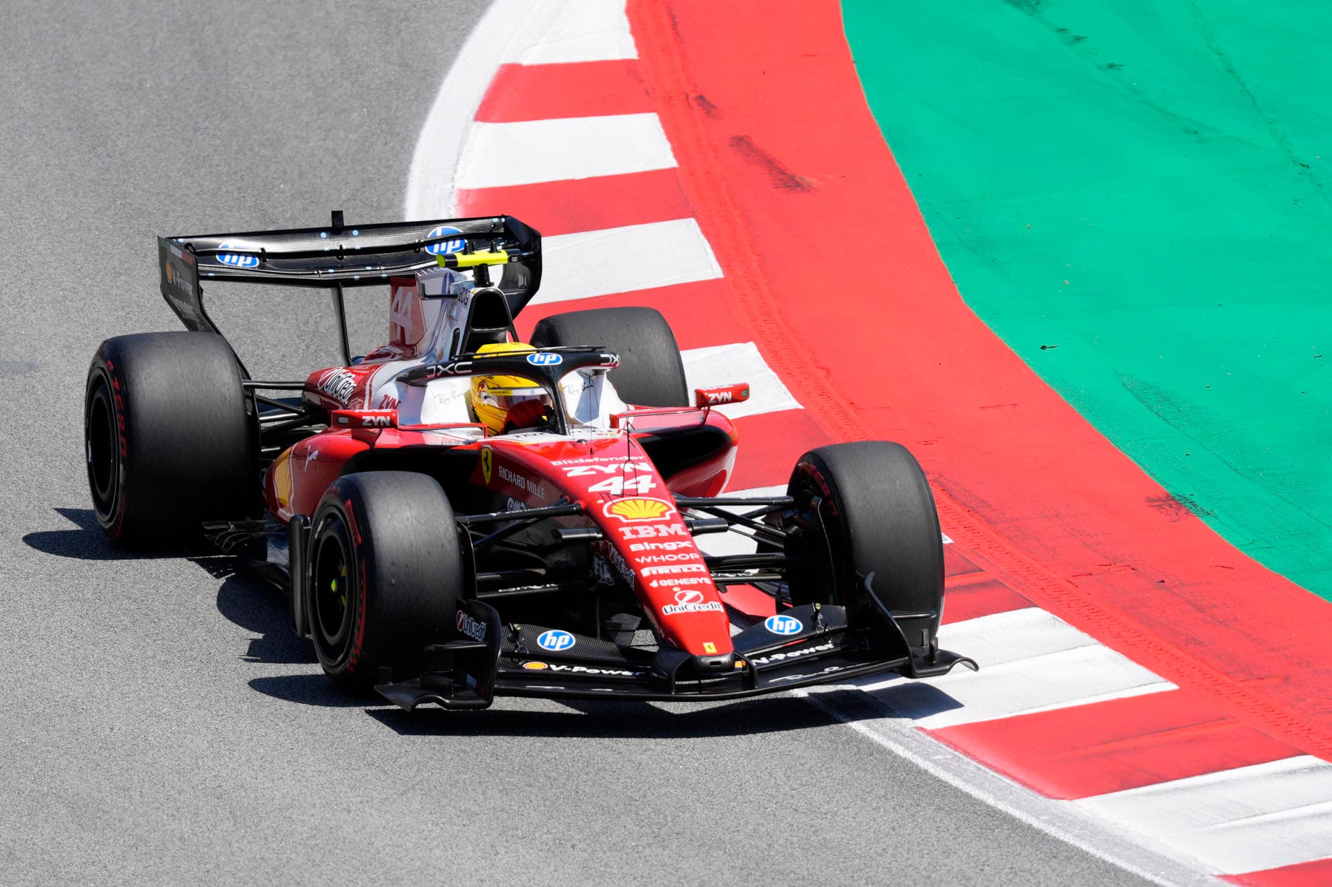 Hamilton logra su primer triunfo con Ferrari