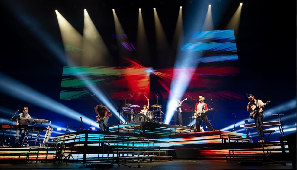 Morat hace vibrar en su debut en el Coliseo de Puerto Rico con el espectáculo “Asuntos Pendientes”