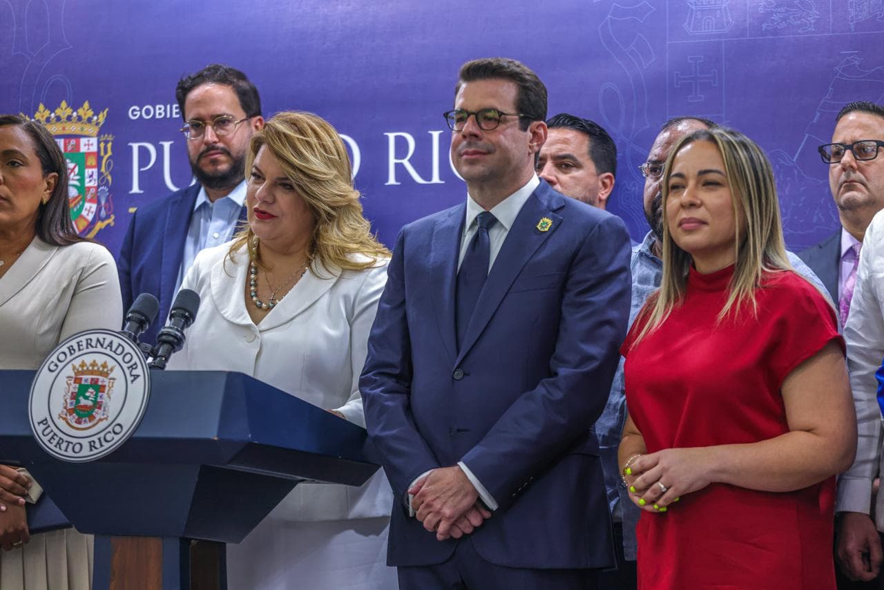 Partidos de oposición reaccionan a salidas de Domenech e Itza García