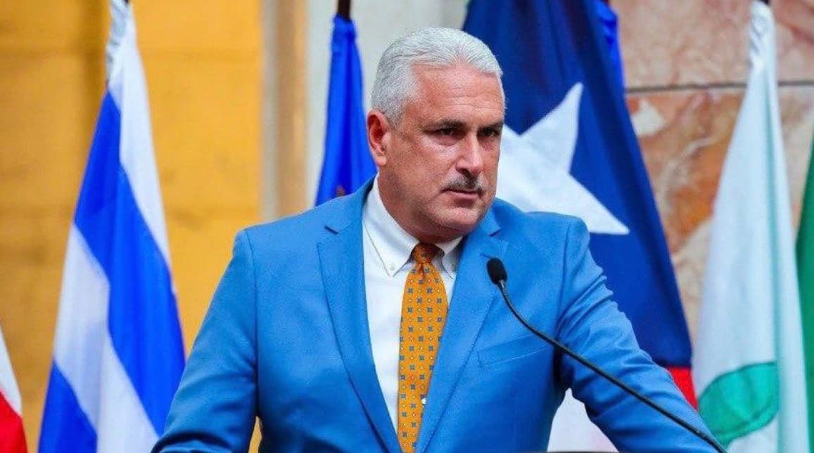 Senado exige cuentas al DDEC y Hacienda por decreto contributivo de Politank y cita a Negrón Reichard