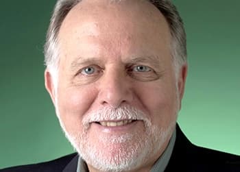 Rubén Berríos se jubila tras 58 años de docencia en la Escuela de Derecho de la UPR