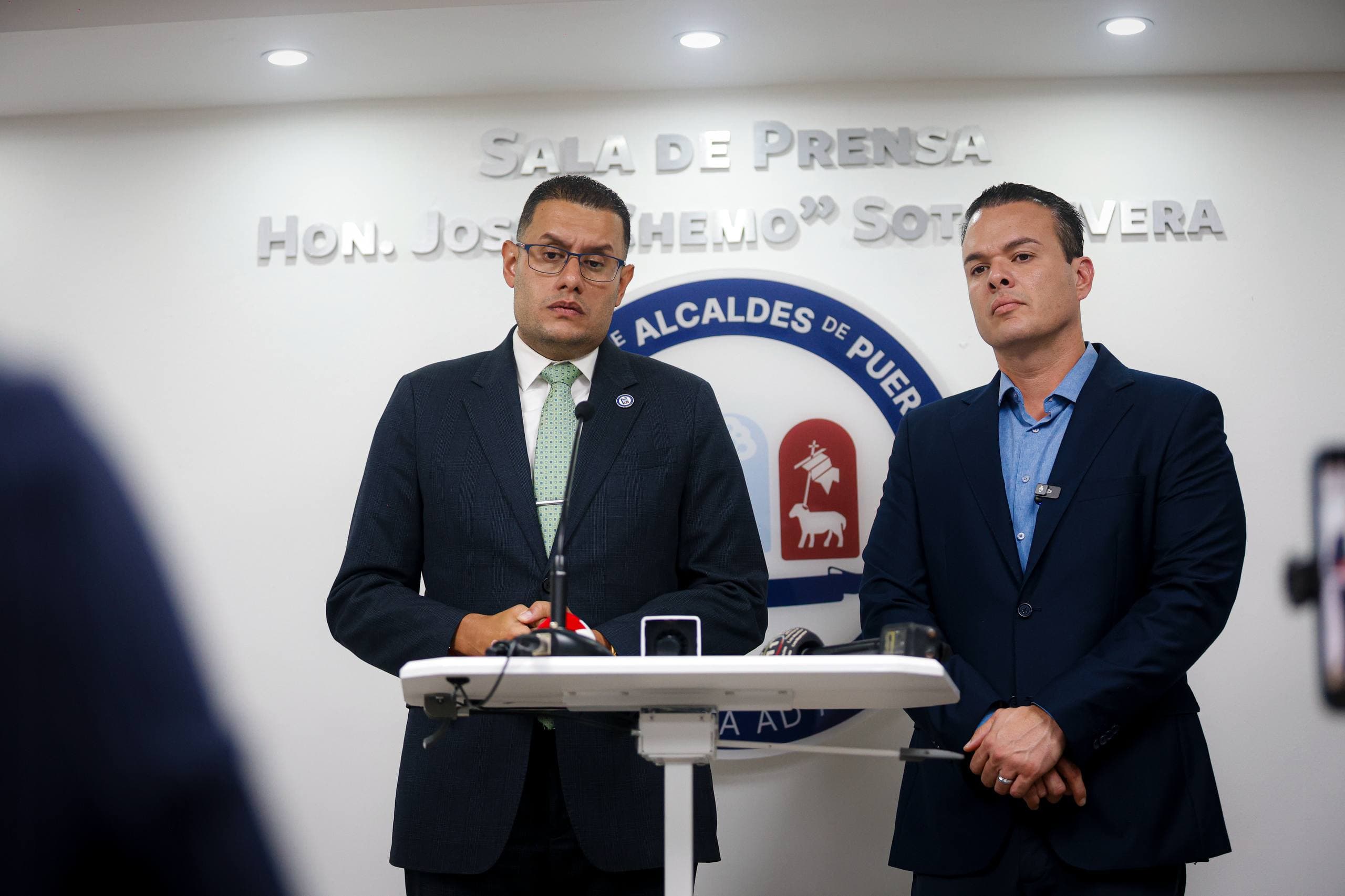 Presidente de alcaldes del PNP discute con alcalde electo de Cataño el impuesto al inventario y otros asuntos