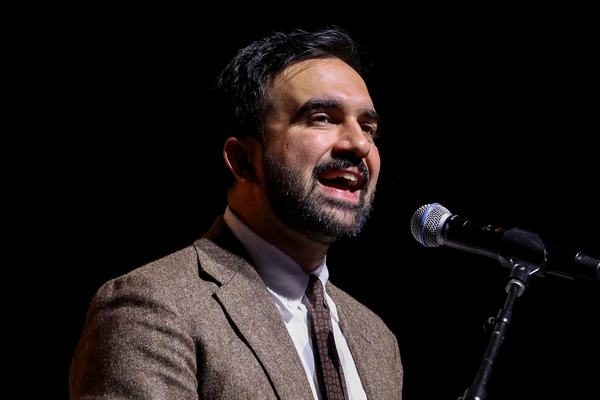 Demandan a Mamdani por su impuesto a las segundas viviendas de lujo