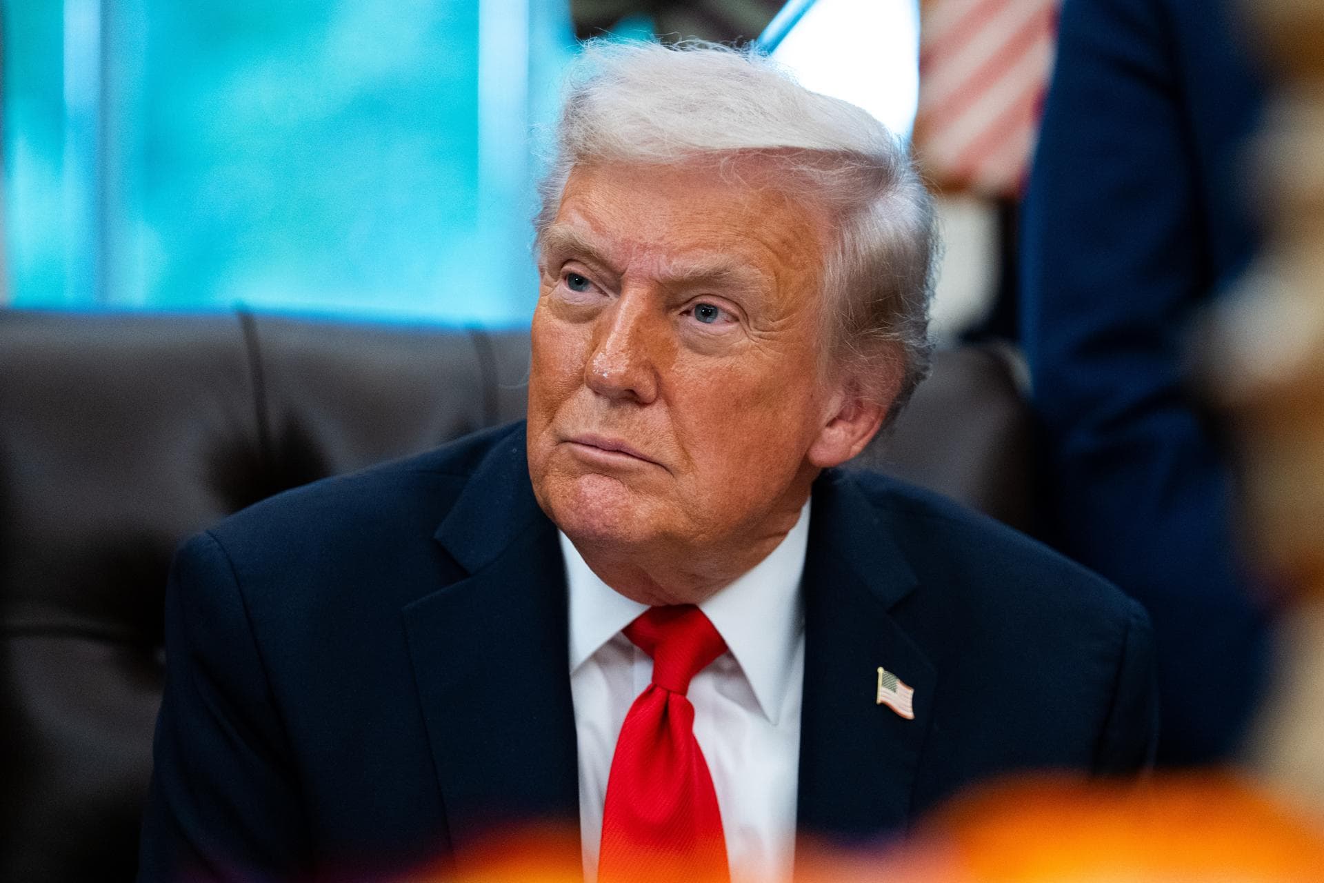 Trump dice que si continúa su campaña contra el narcotráfico por tierra notificará al Congreso