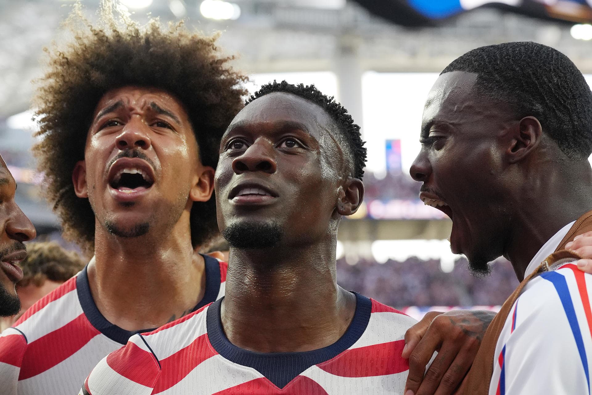 Estados Unidos brilla en su debut mundialista