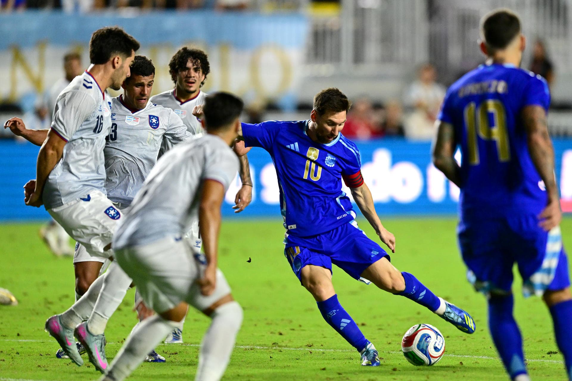 Argentina aplasta a Puerto Rico en juego “amistoso”
