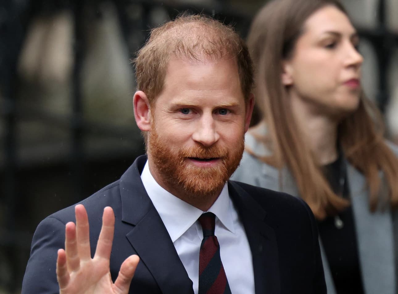 Príncipe Enrique dice que normas de la monarquía le impidieron demandar antes a la prensa