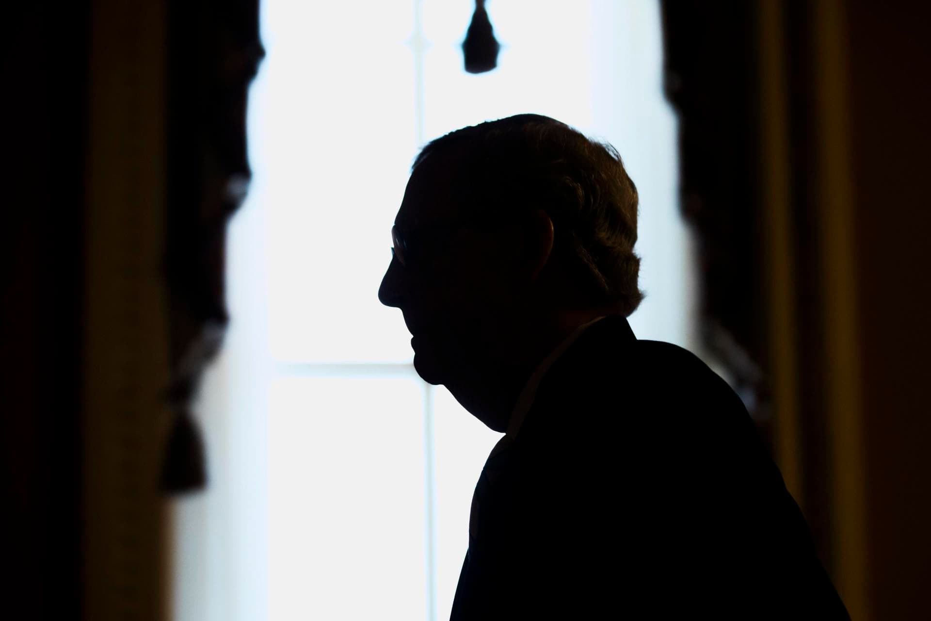 El senador republicano McConnell sale del hospital tras la incertidumbre sobre su estado de salud