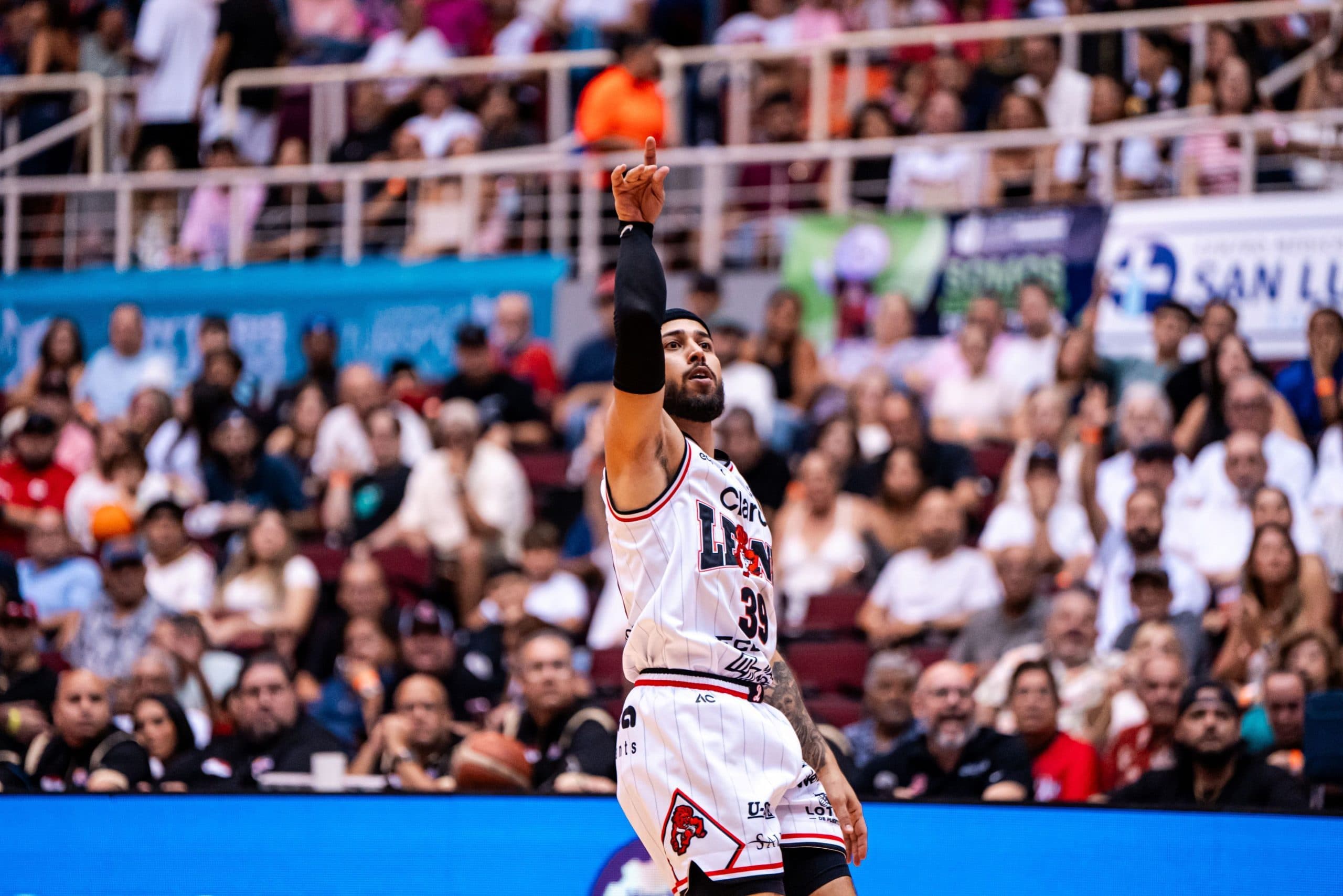 Santeros se acercan a la final del BSN