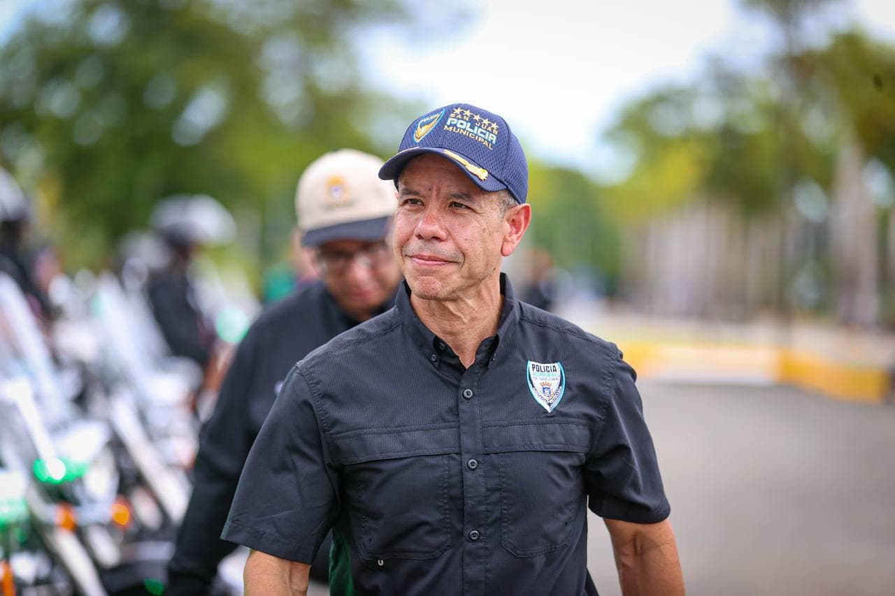 San Juan entrega nueva flota de motocicletas a la Policía Municipal y vehículos de rescate para Manejo de Emergencias