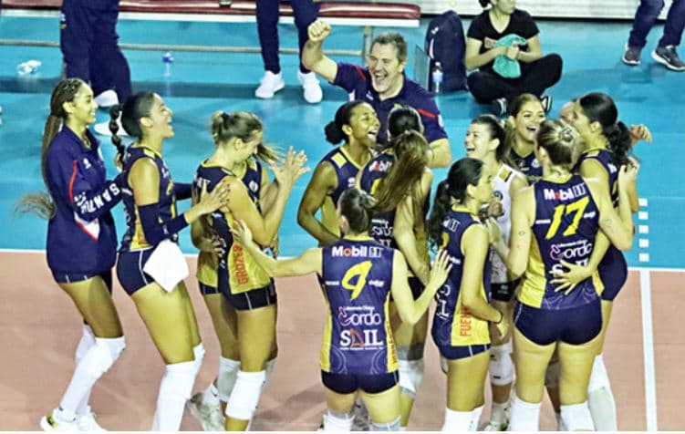 Cangrejeras derrotan a las Valencianas