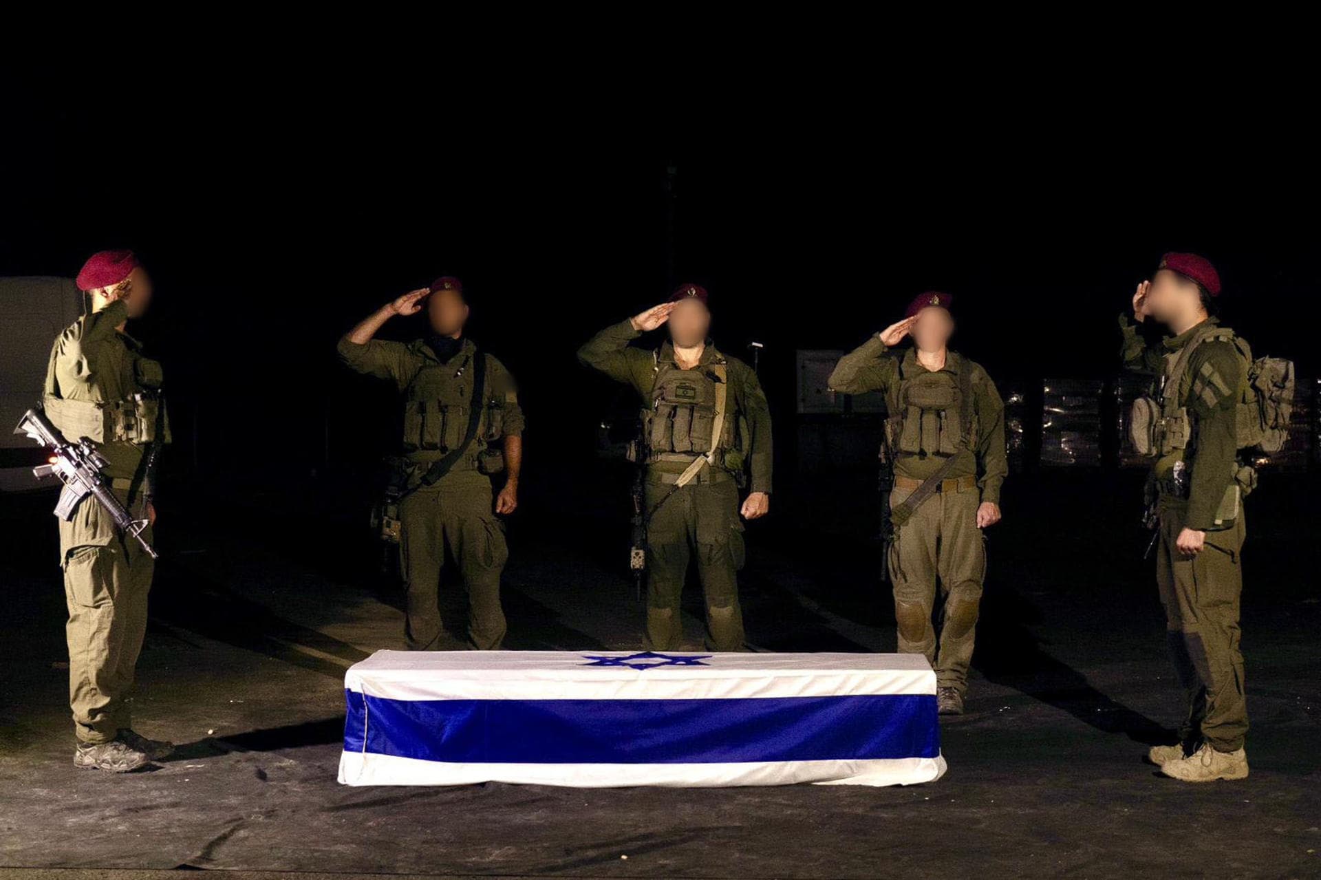 Israel recibe restos mortales de dos rehenes fallecidos a través de la Cruz Roja en Gaza