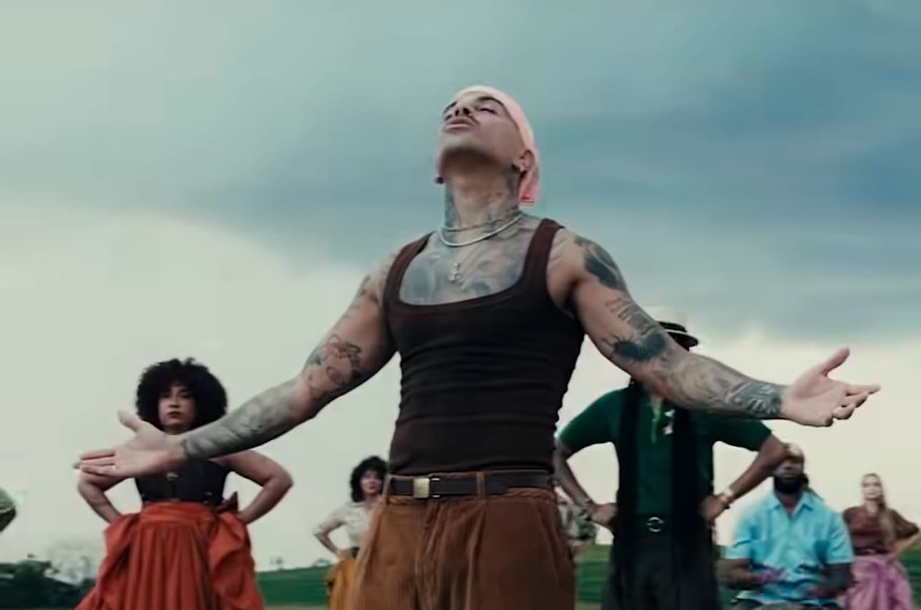 Rauw Alejandro lanza el video musical 'Besito en la Frente'