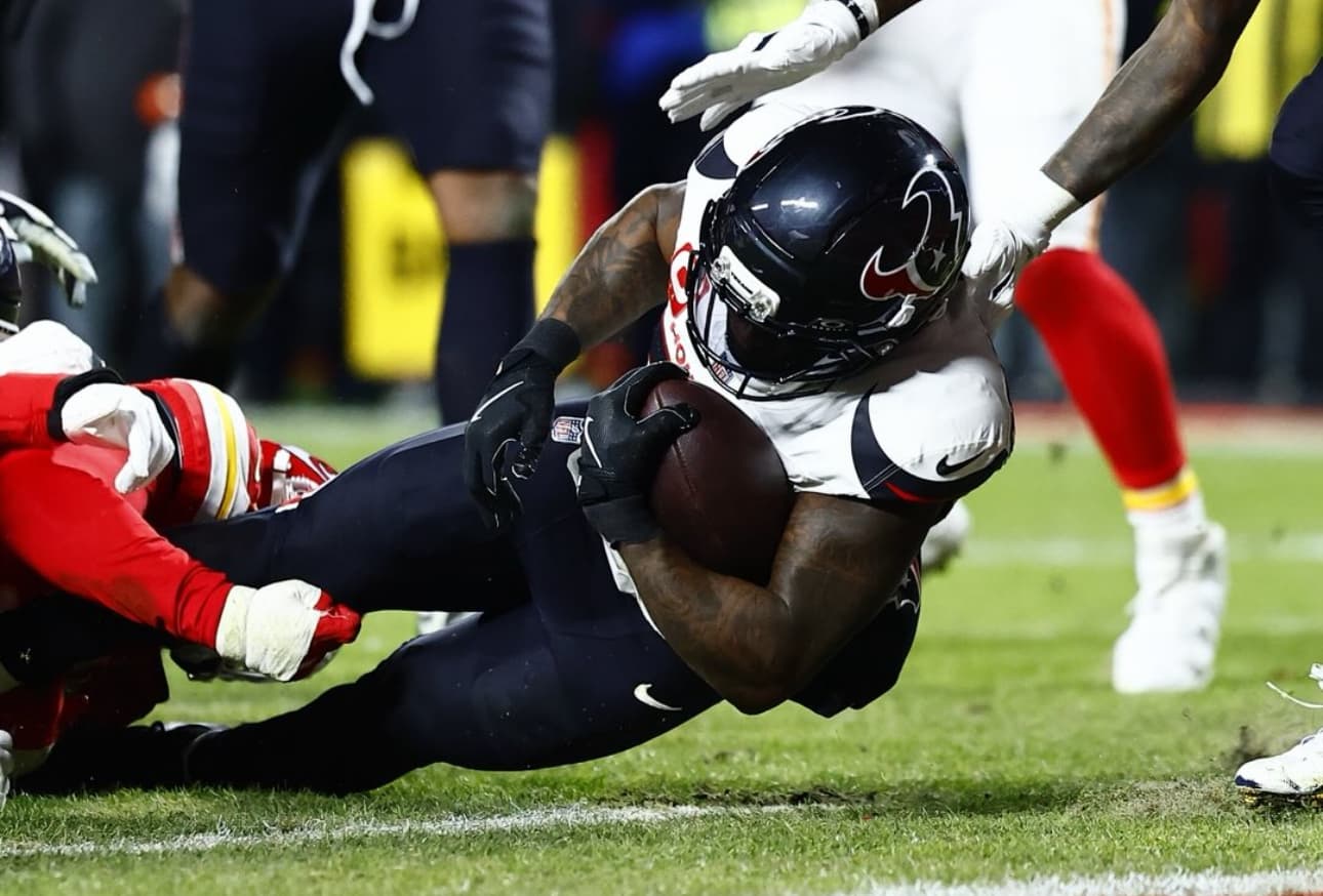 Los Texans derrotan a los Chiefs que se alejan de los playoffs