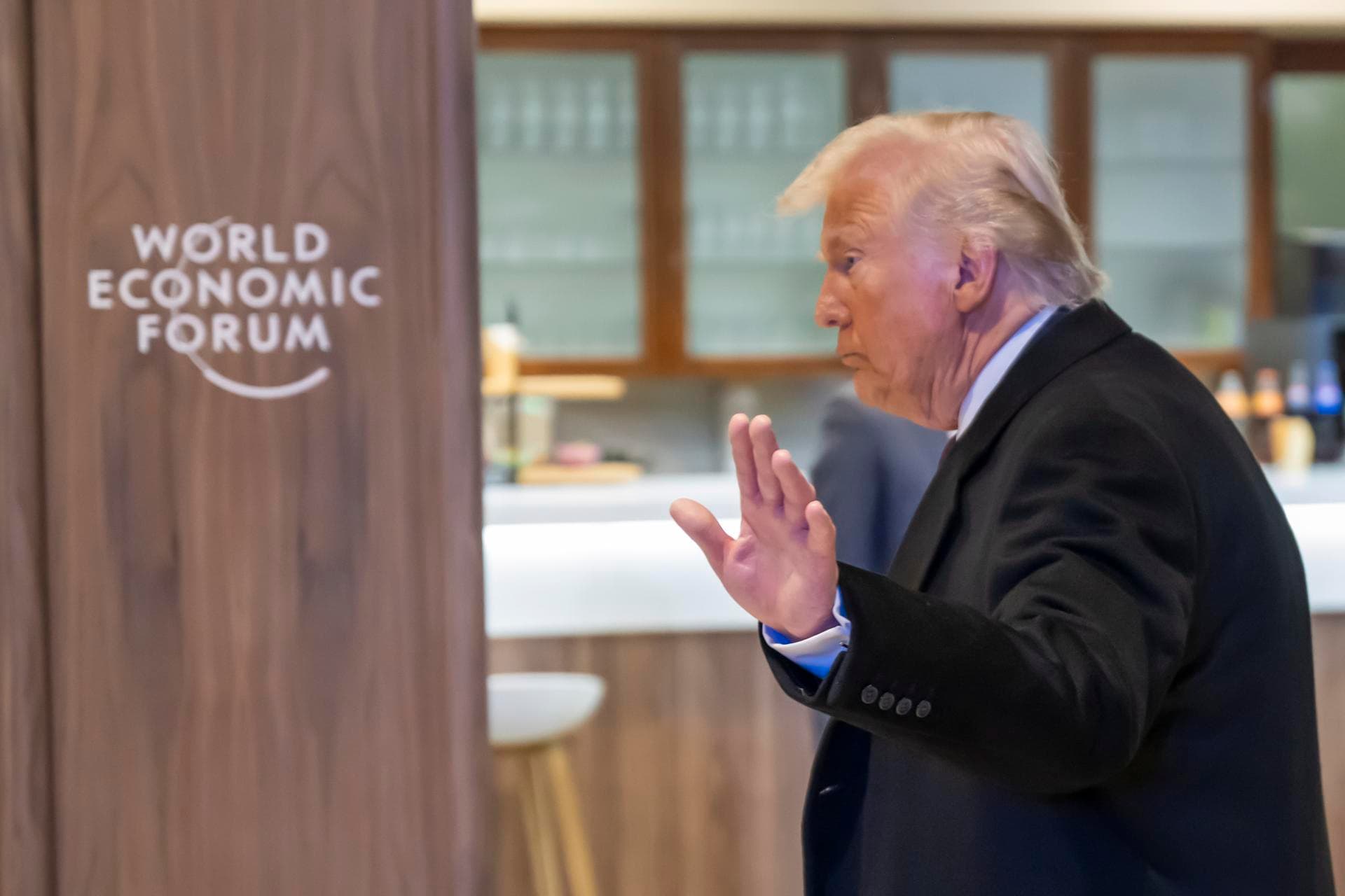 Trump dice que EEUU tendrá soberanía sobre el suelo de sus bases militares en Groenlandia