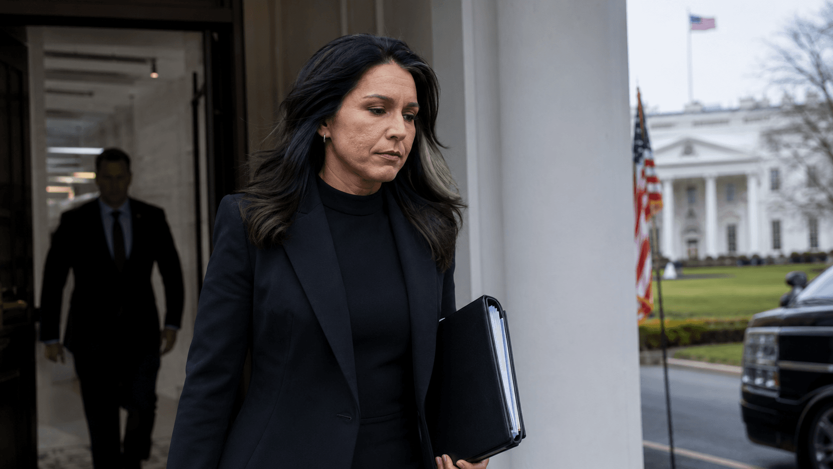 Tulsi Gabbard renuncia a la administración Trump por diagnóstico de cáncer de su esposo