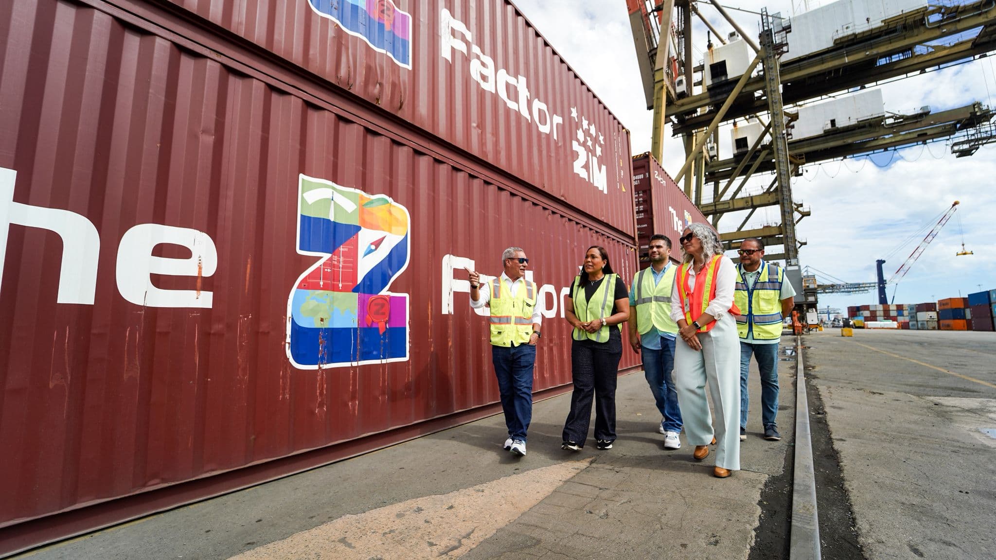 14 vagones con suministros salen para Jamaica luego de recogido en centros de acopio