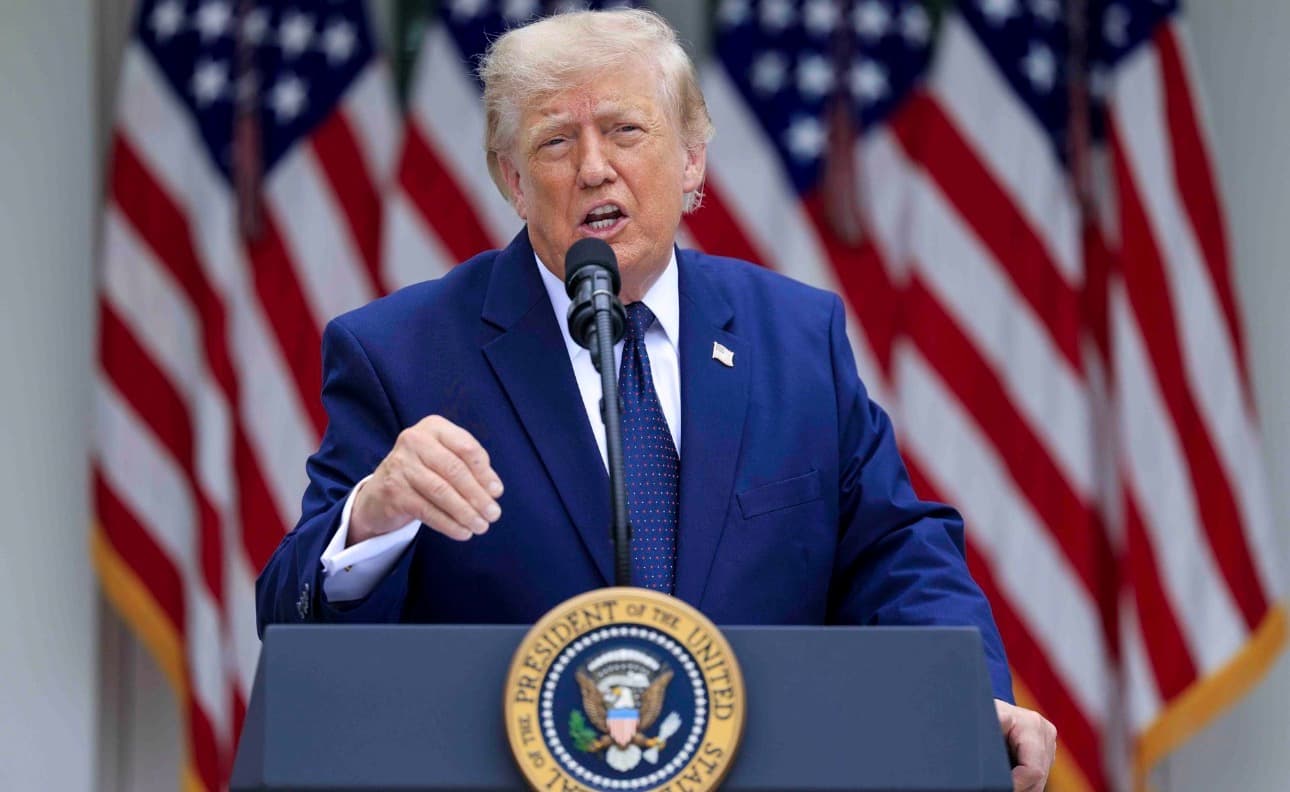 Trump impone aranceles del 50 % a la mayoría de las importaciones procedentes de Canadá