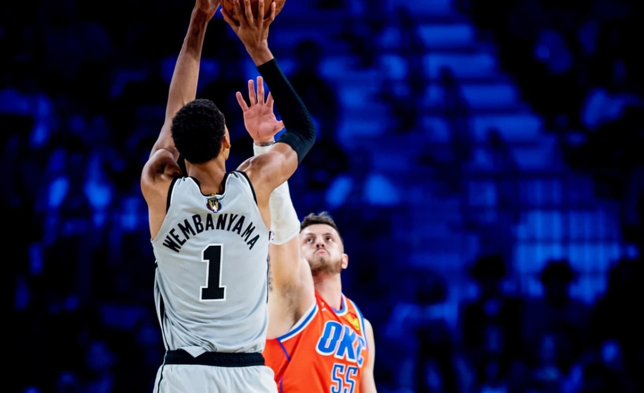 'Wemby' tumba a los Thunder y se medirán con los Knicks en la final de la NBA Cup