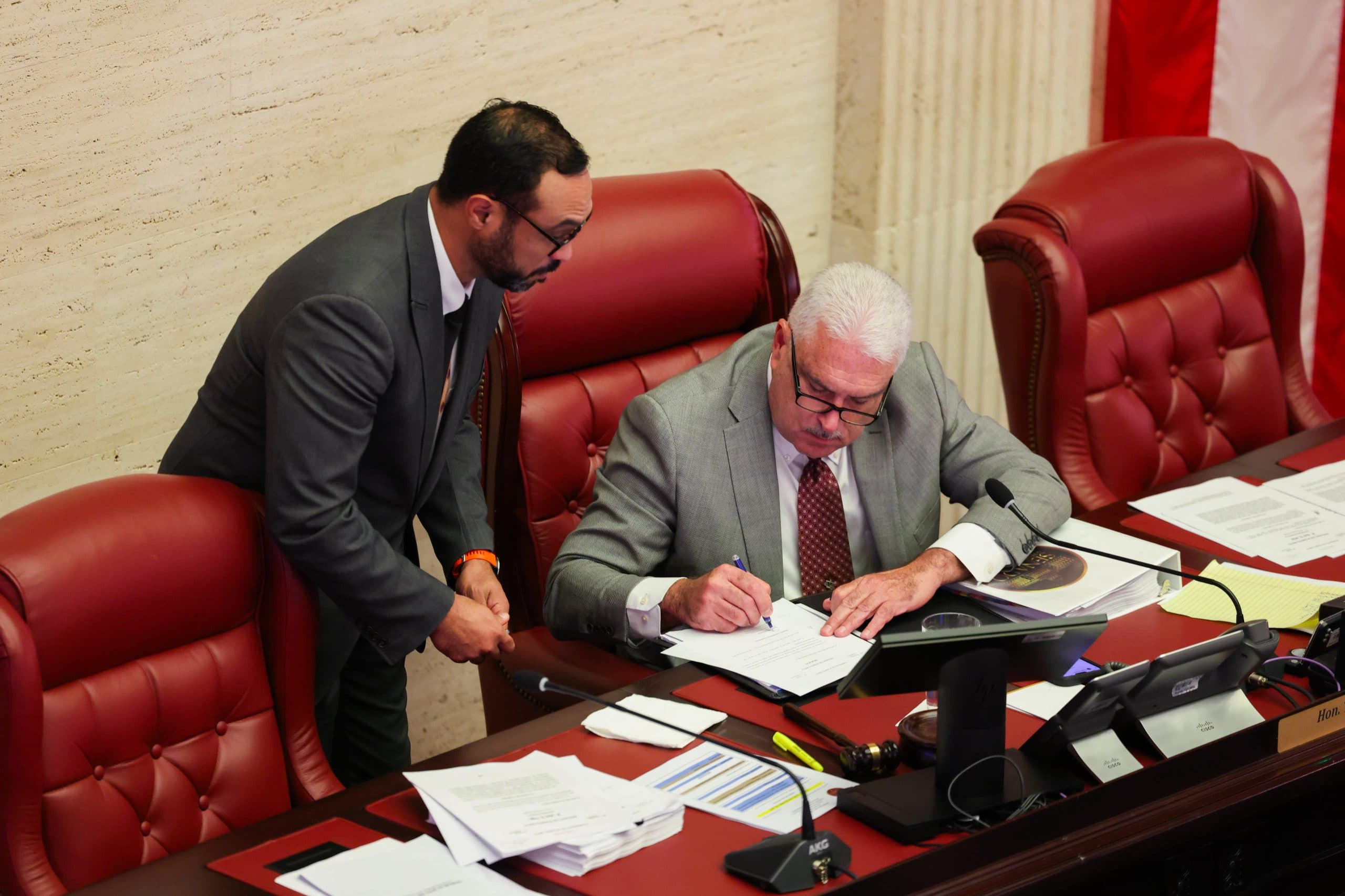 Senado impulsa alivios y ajustes regulatorios que presionan a LUMA