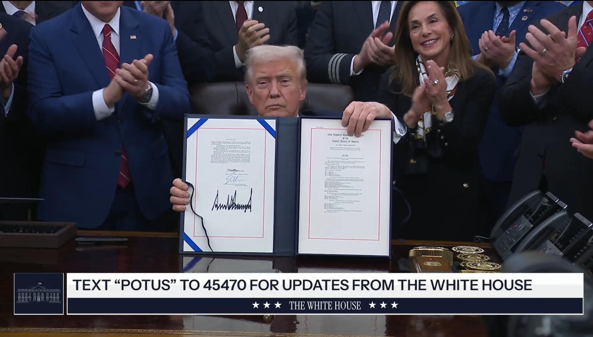 EE.UU. reabre el gobierno 43 días después y pone fin al cierre más largo de su historia