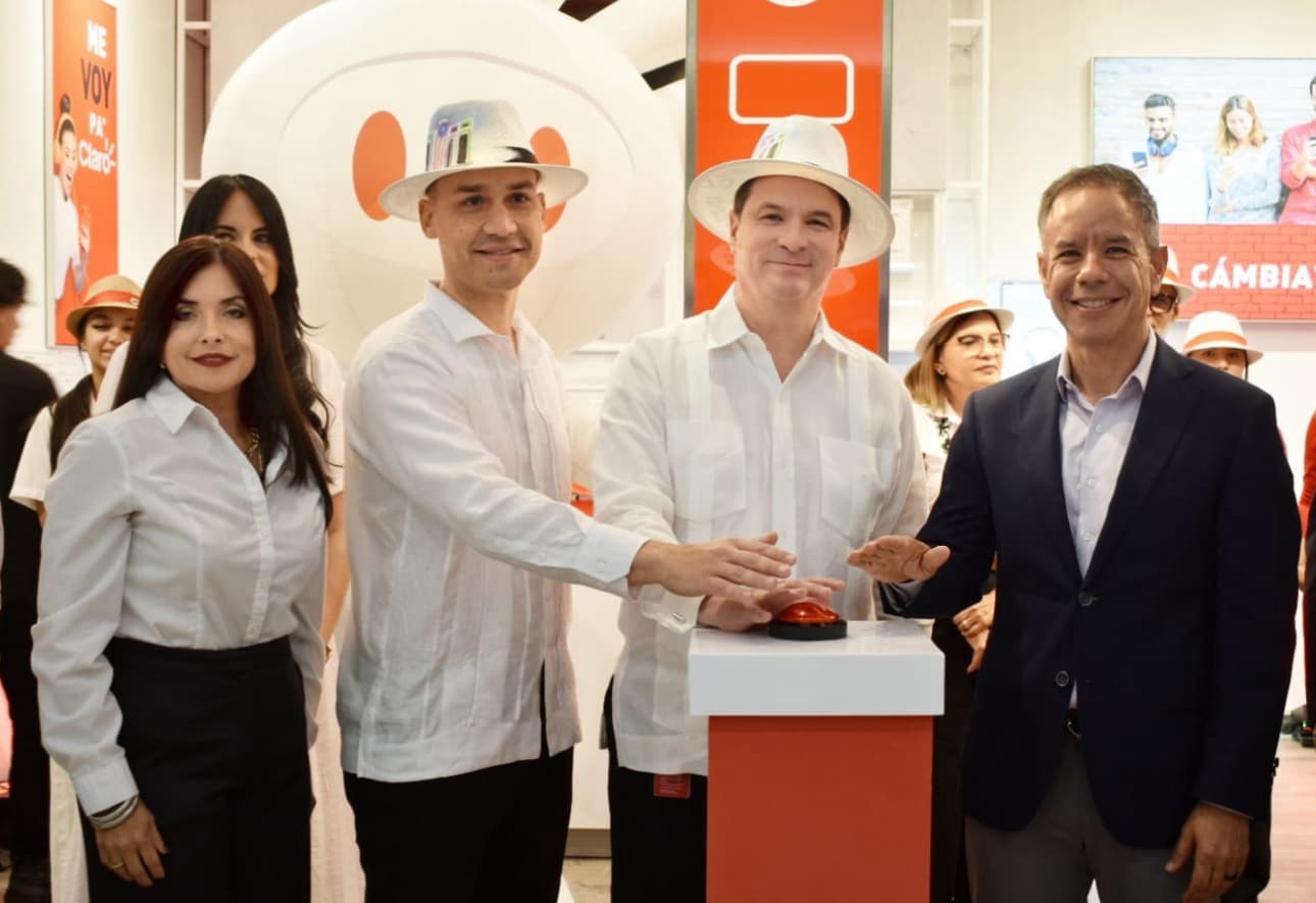 Claro inaugura moderna localidad en The Outlets at Montehiedra