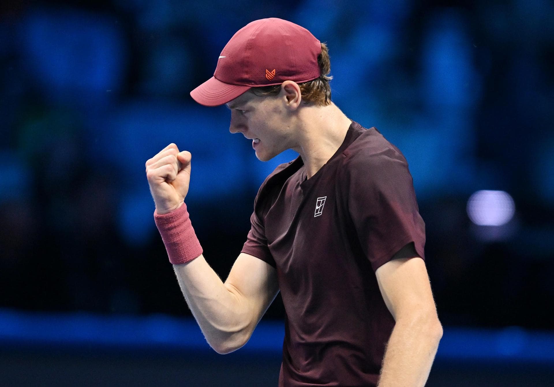 Sinner vence a Alcaraz en Turín