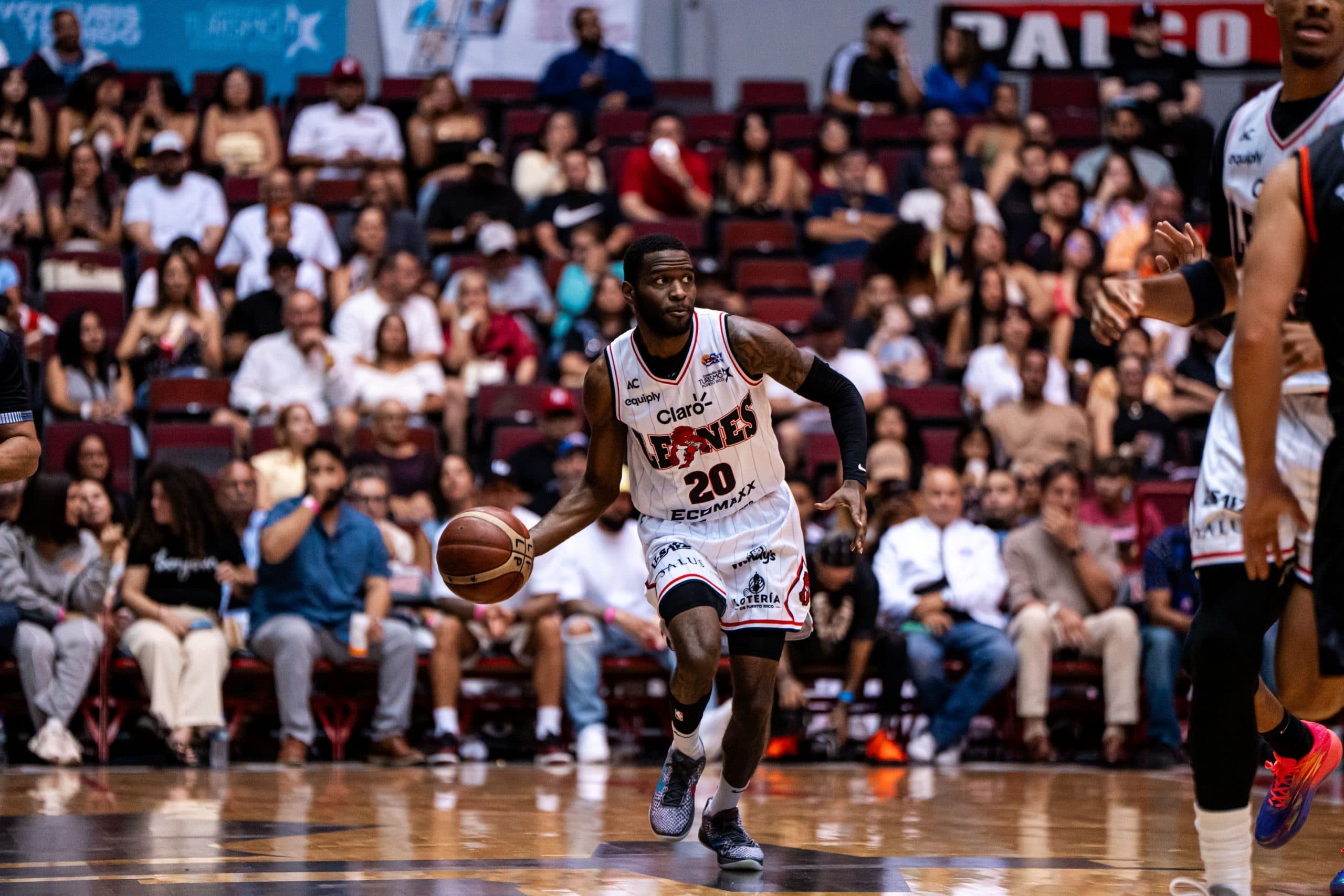 Leones derrotan a los Atléticos