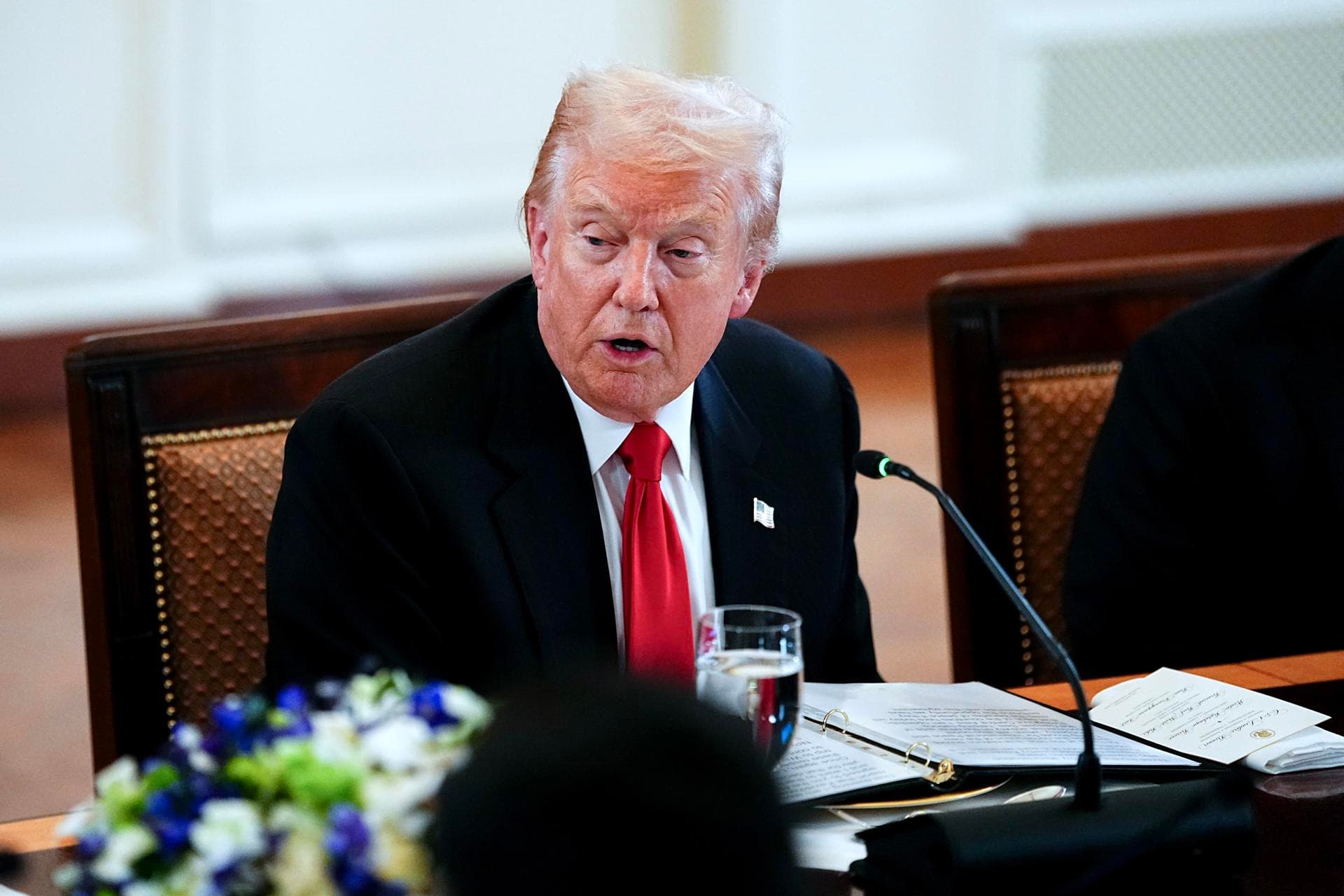 Trump exige al Senado que se mantenga en sesión hasta abrir el Gobierno federal