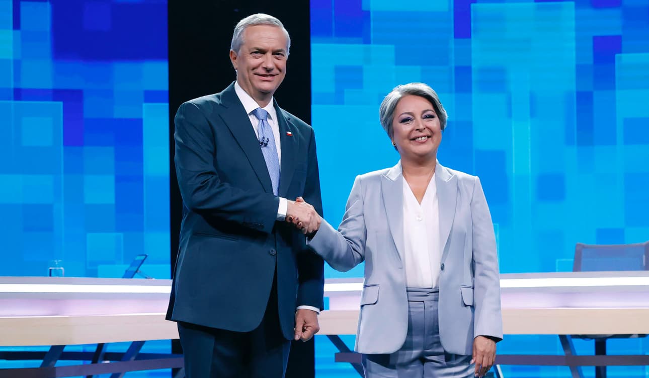 Último debate presidencial deja las espadas en alto en Chile a cinco días de los comicios