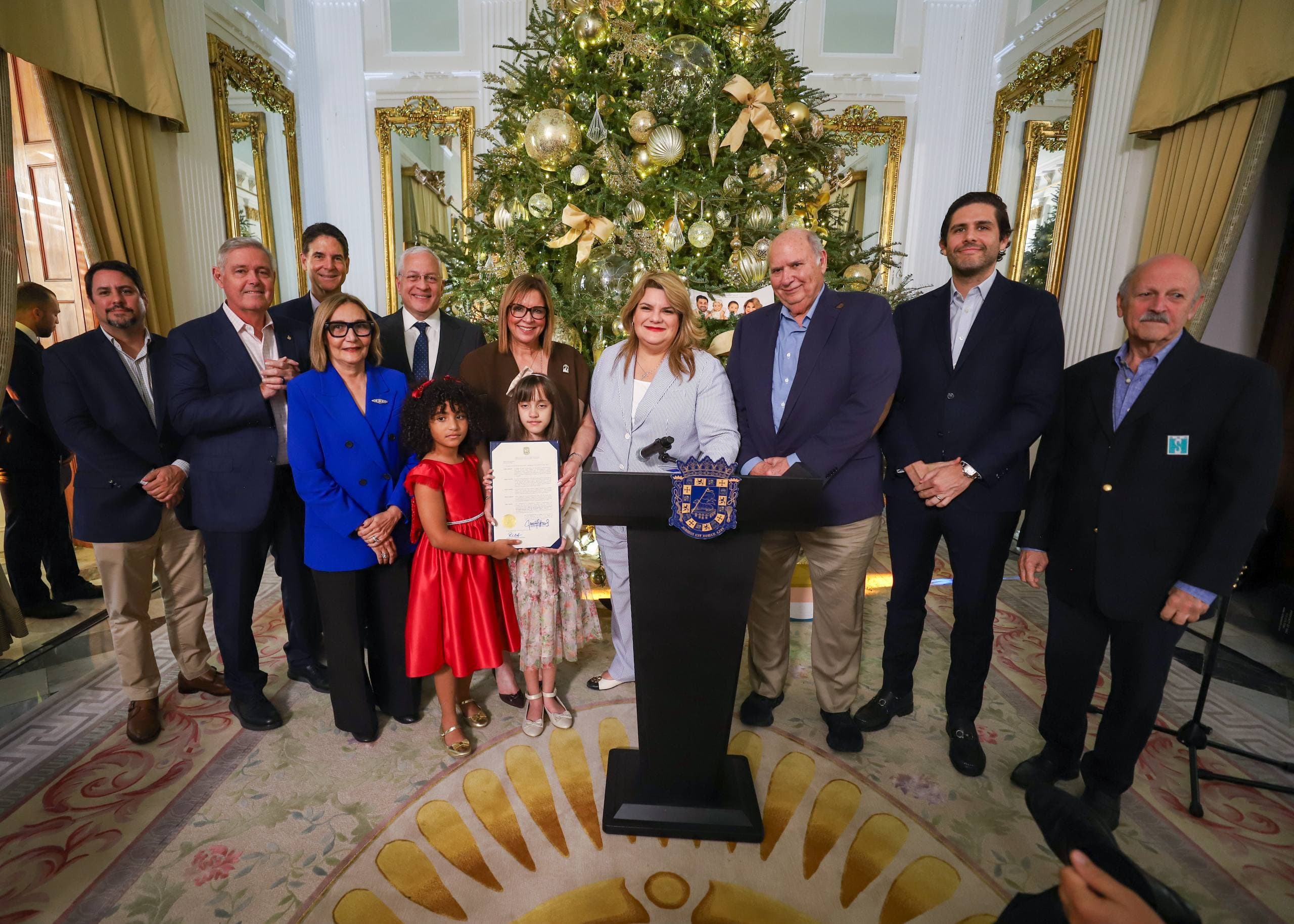 Gobernadora conmemora Día de SER en La Fortaleza