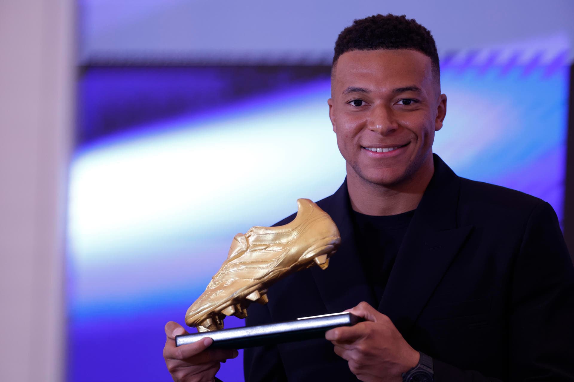 Mbappé recibe la Bota de Oro