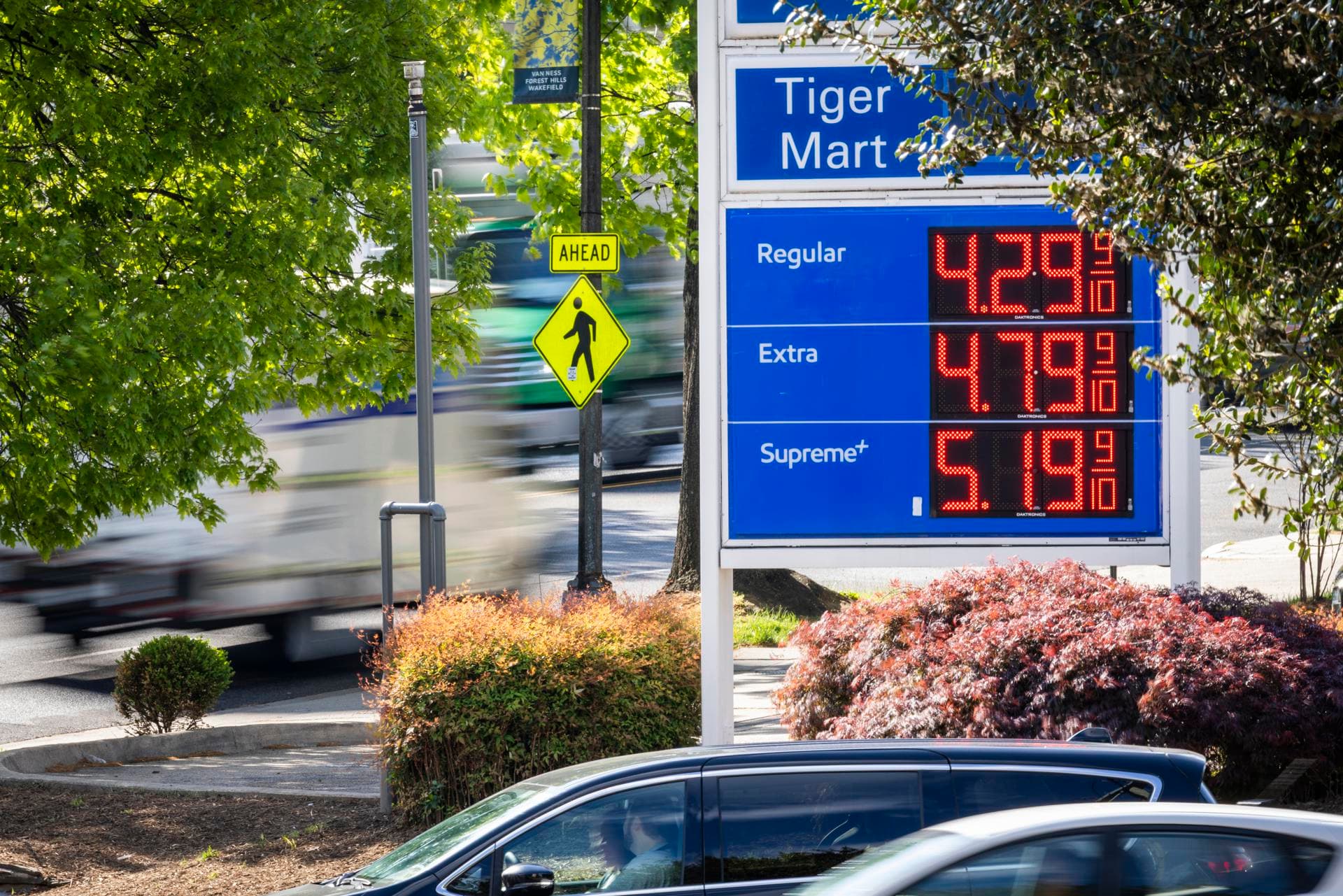 El petróleo se dispara 7 % tras paralizar Irán la negociación de paz con EE.UU.