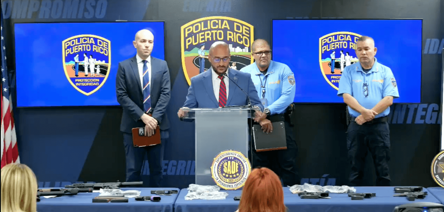 Policía arresta 44 personas tras investigación de 13 meses sobre drogas y armas en 17 municipios