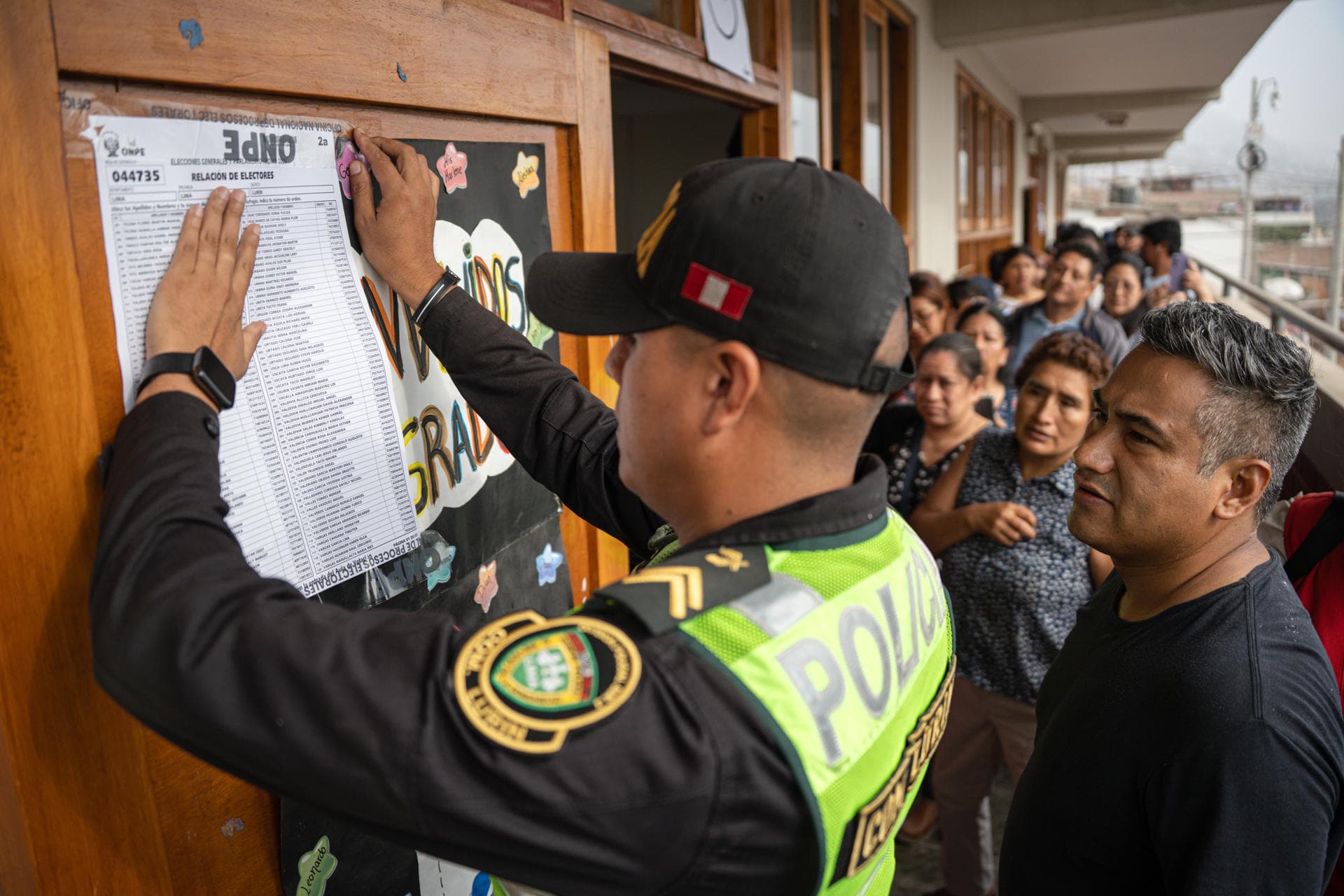 Triple empate técnico en Perú para ir a segunda vuelta ante Fujimori en Perú, según Ipsos