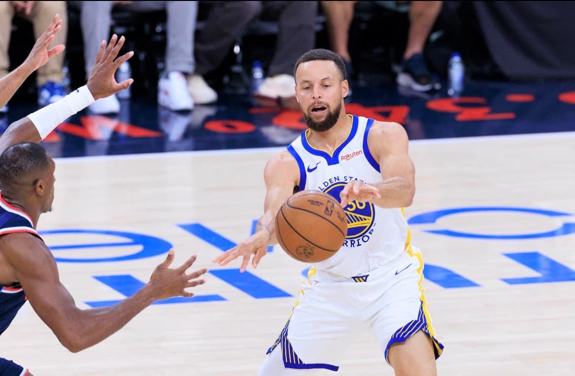 Stephen Curry firma con la compañía de ropa deportiva china Li-Ning