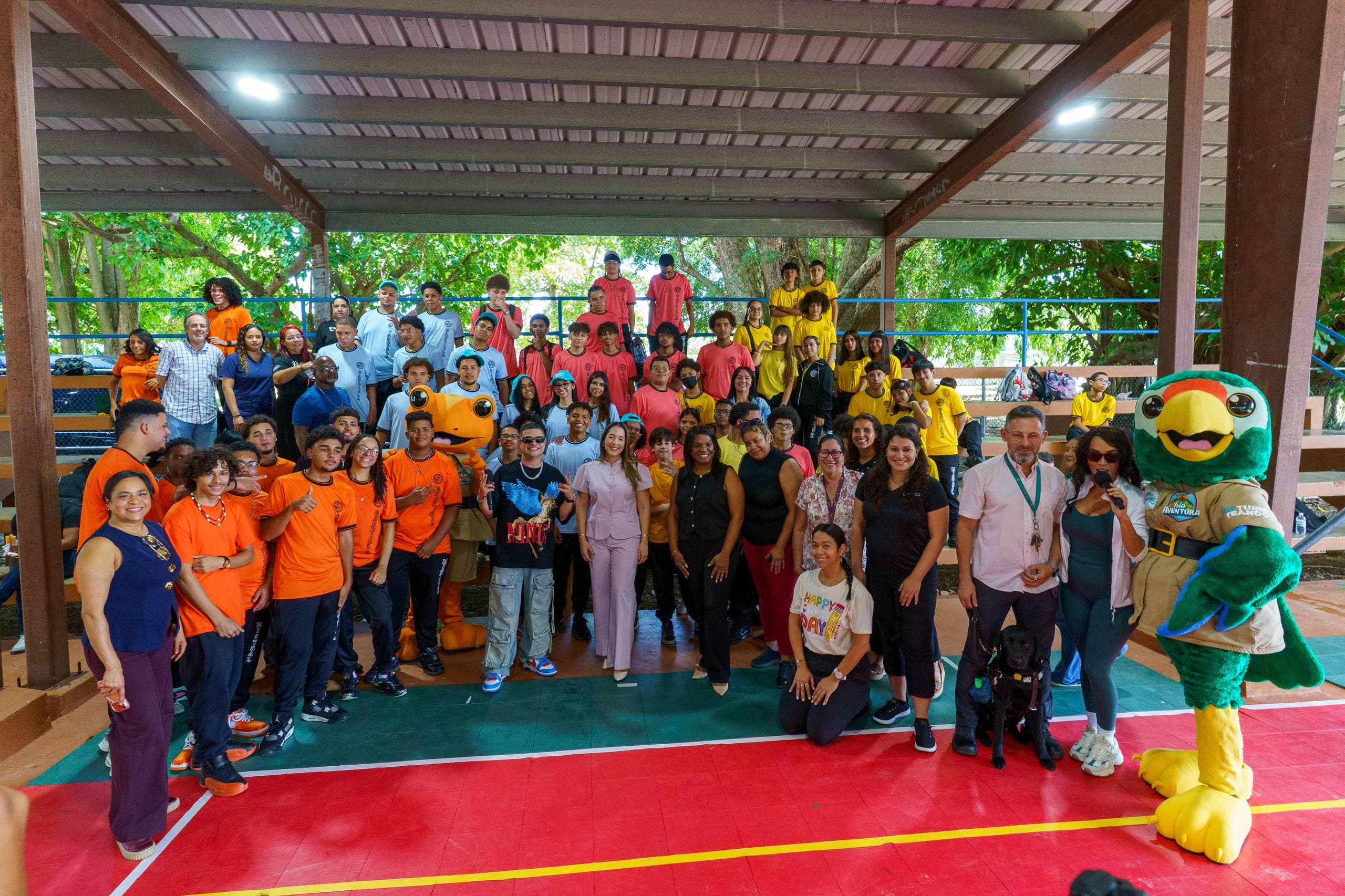 Turismo hará realidad un prom inolvidable junto a Jowell para estudiantes de la Escuela Gabriela Mistral