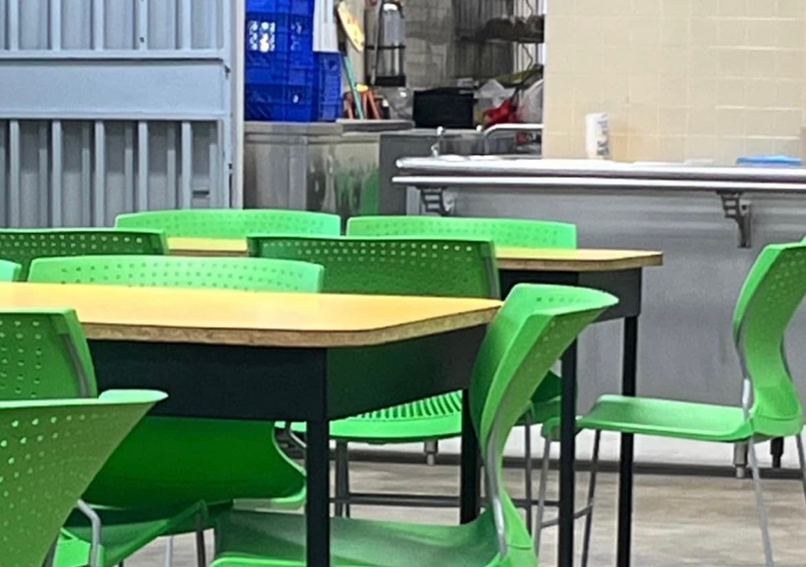 Empleados de comedores escolares compran alimentos de su bolsillo ante problemas de abastecimiento