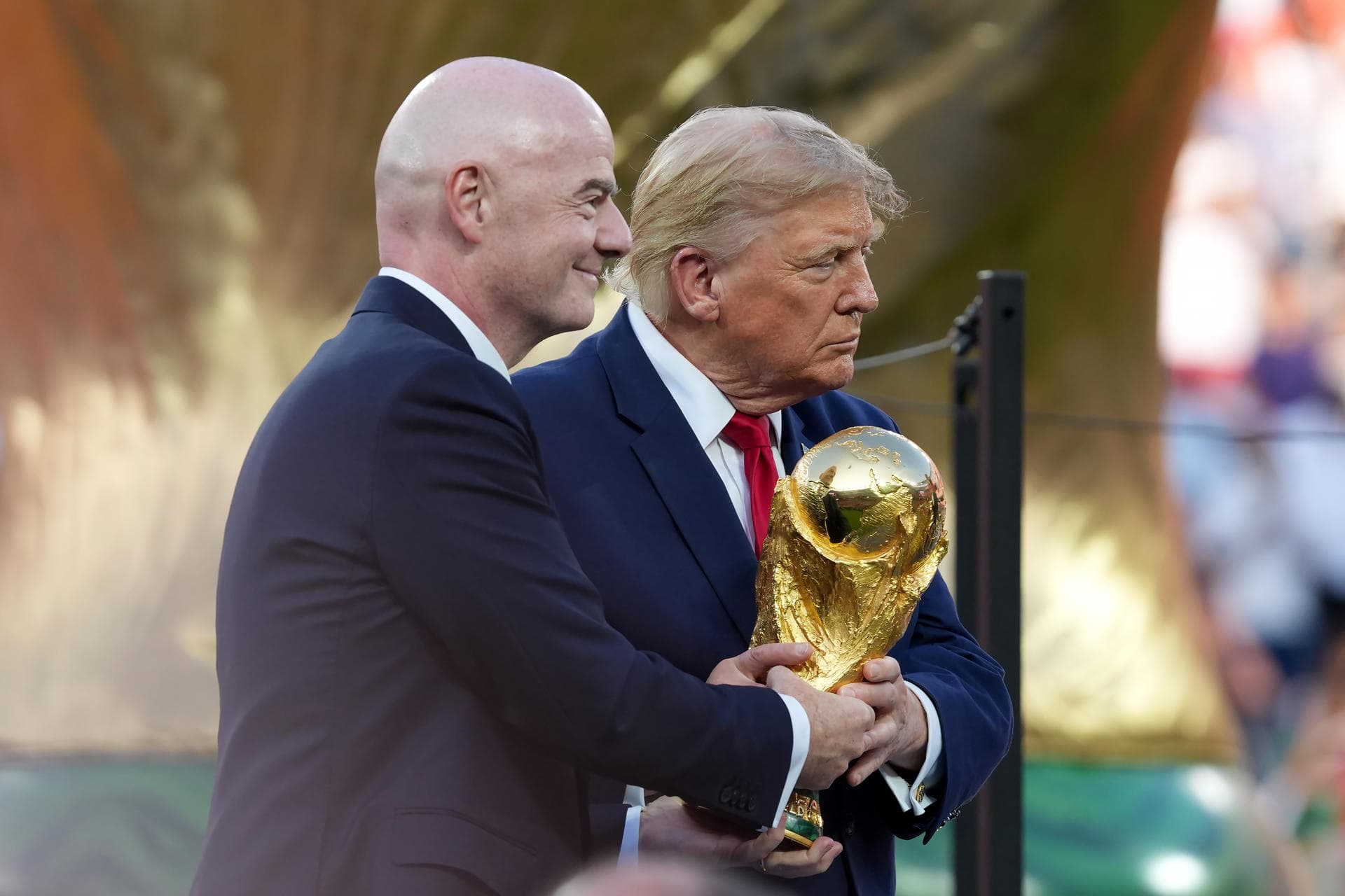 Trump defiende a Infantino: "Sería un terrible error reemplazarlo"
