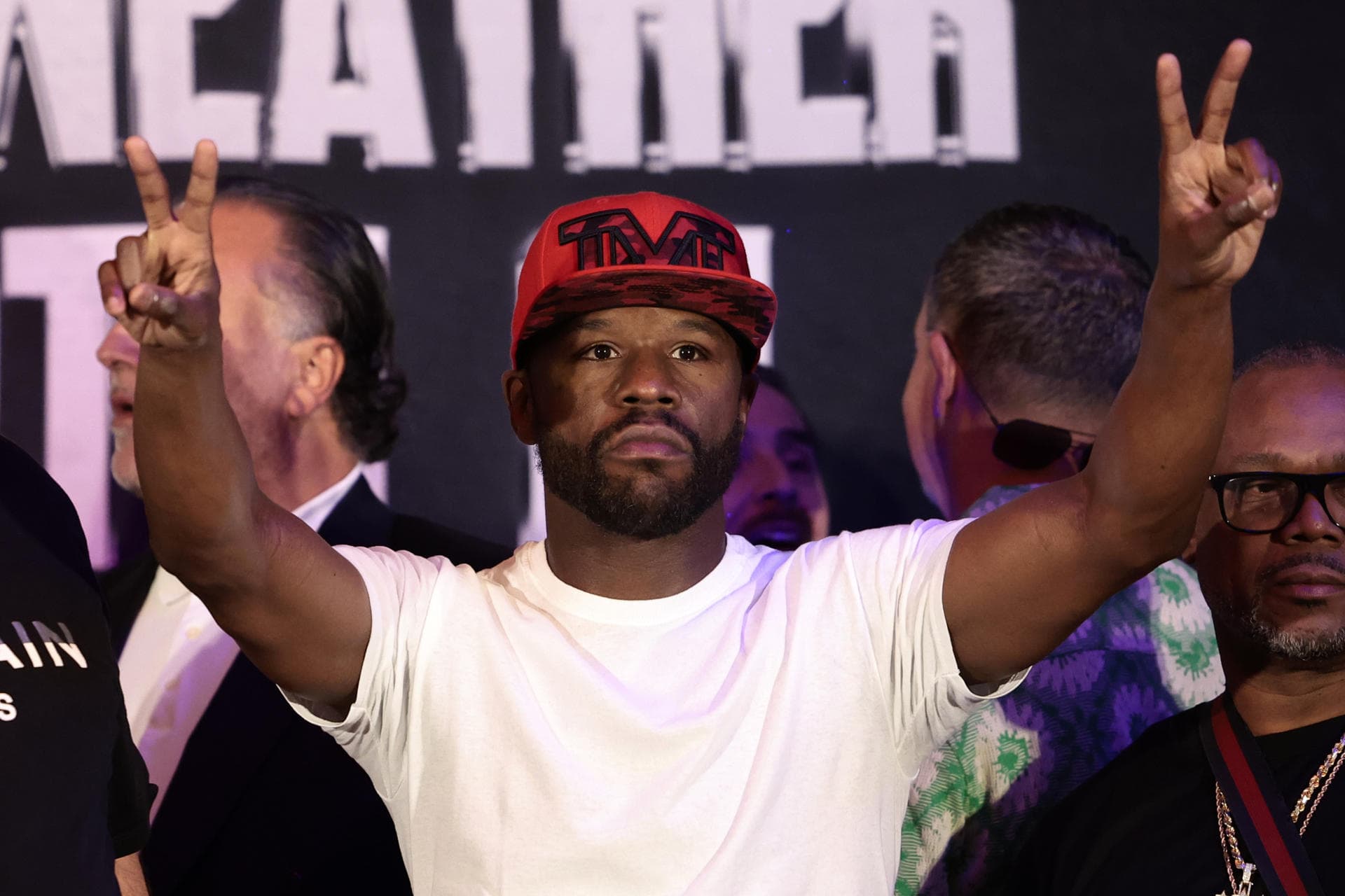 Floyd Mayweather, con casi 49 años, anuncia su regreso