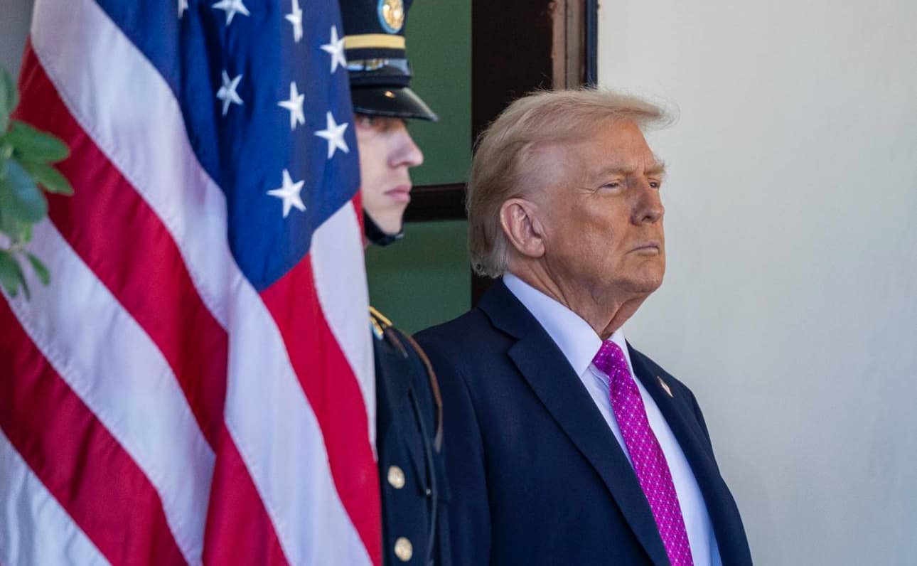 Trump dice que Maduro le ha ofrecido "de todo" porque no quiere "meterse" con EE.UU.