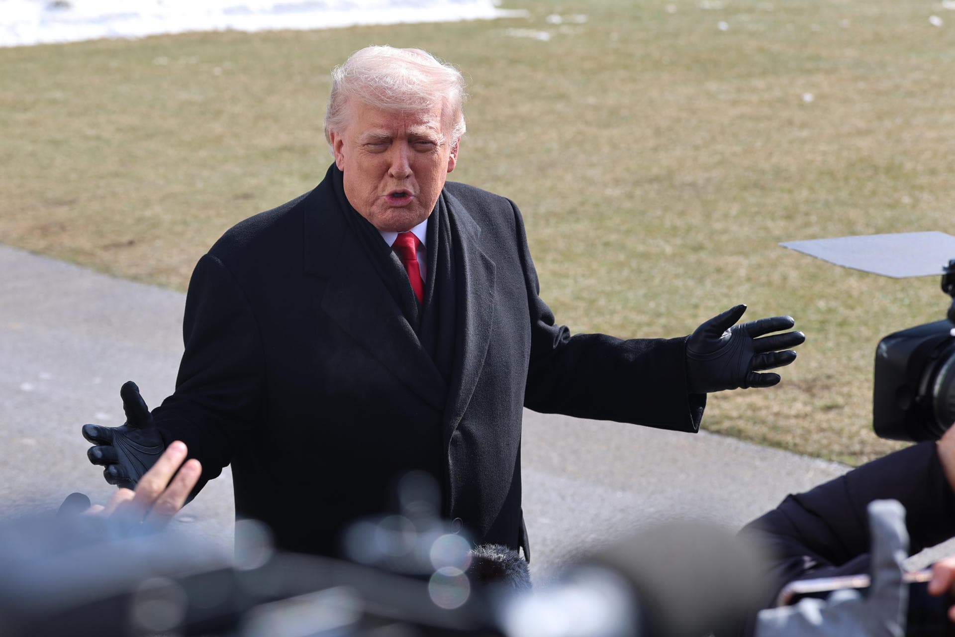 Trump promete una investigación "honesta" sobre Pretti pero critica que portara un arma