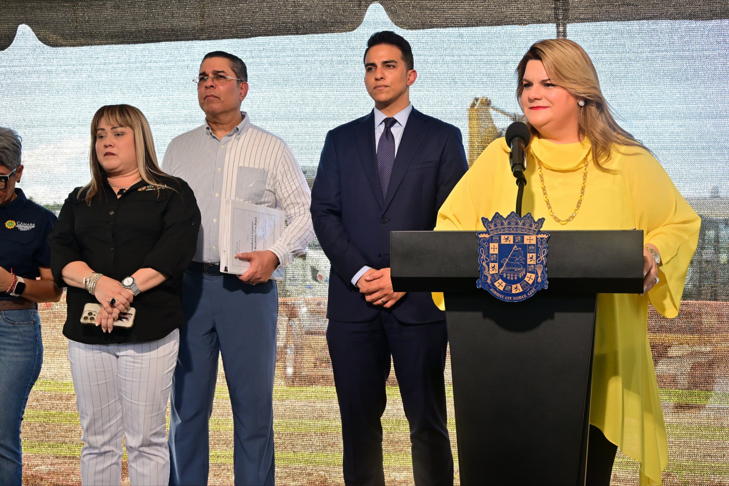 Gobernadora defiende discusión legislativa de medida sobre vehículos todo terreno