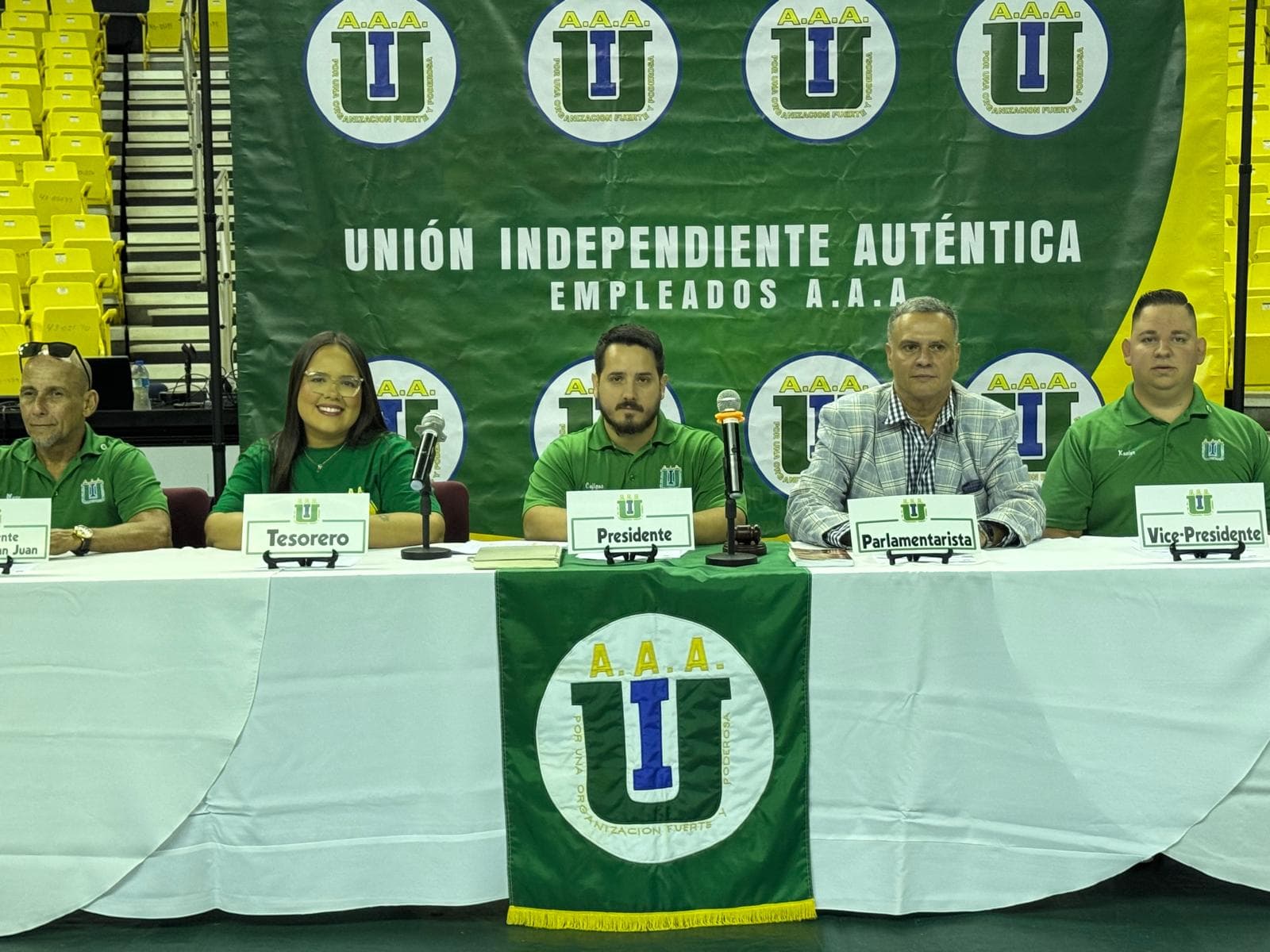 Unionados de la AAA aprueban voto de huelga