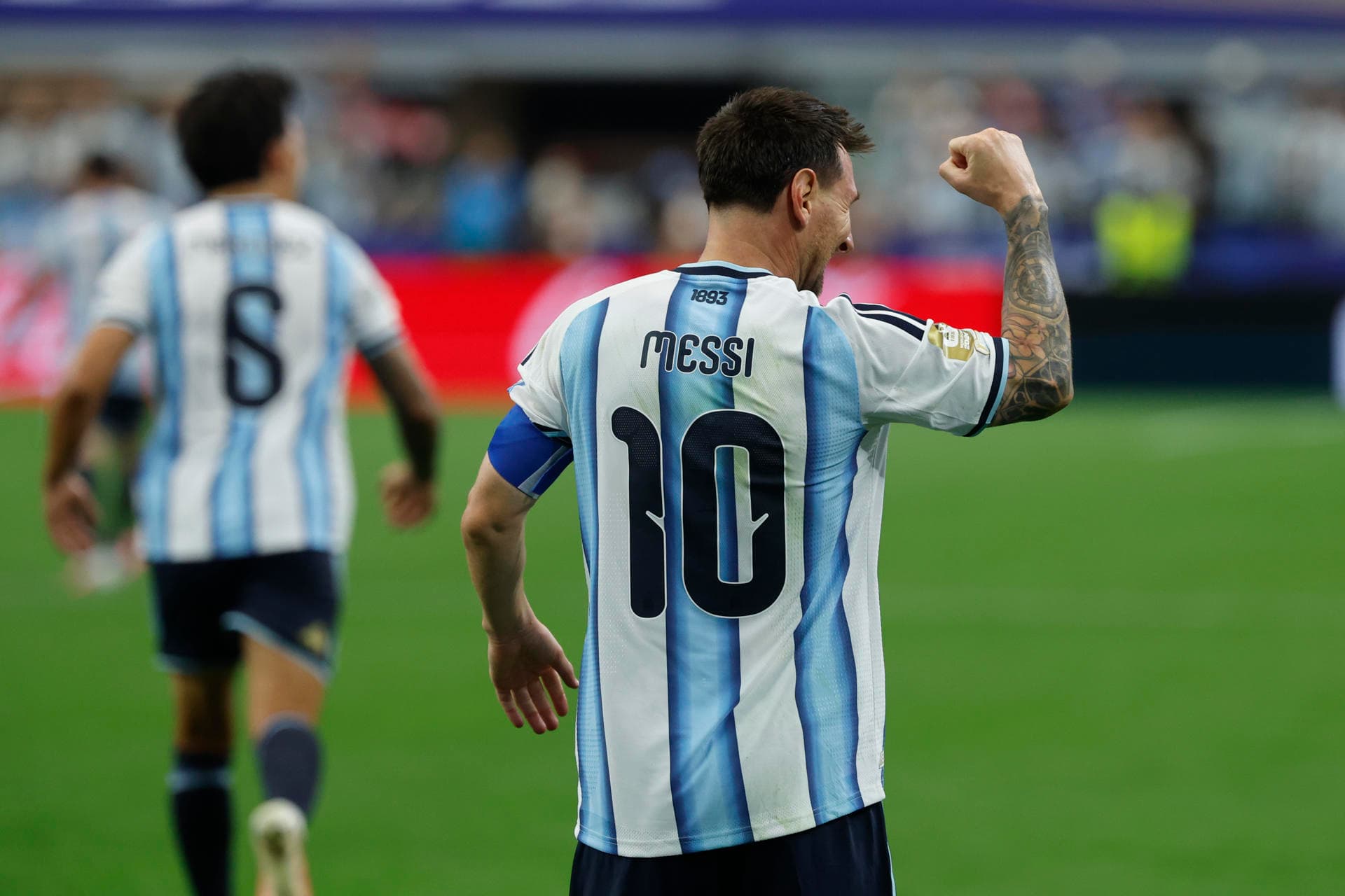 Messi agranda su leyenda