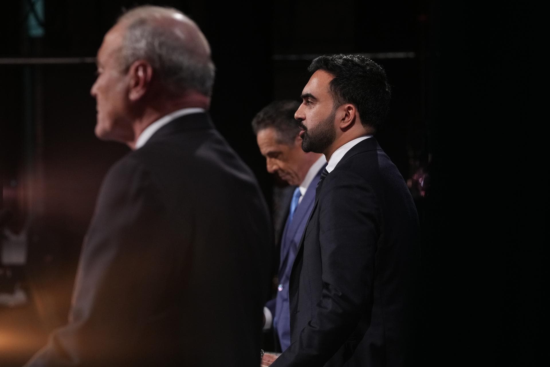 Izquierdista ataca a su rival y trata de moderarse ante elecciones a alcalde de Nueva York