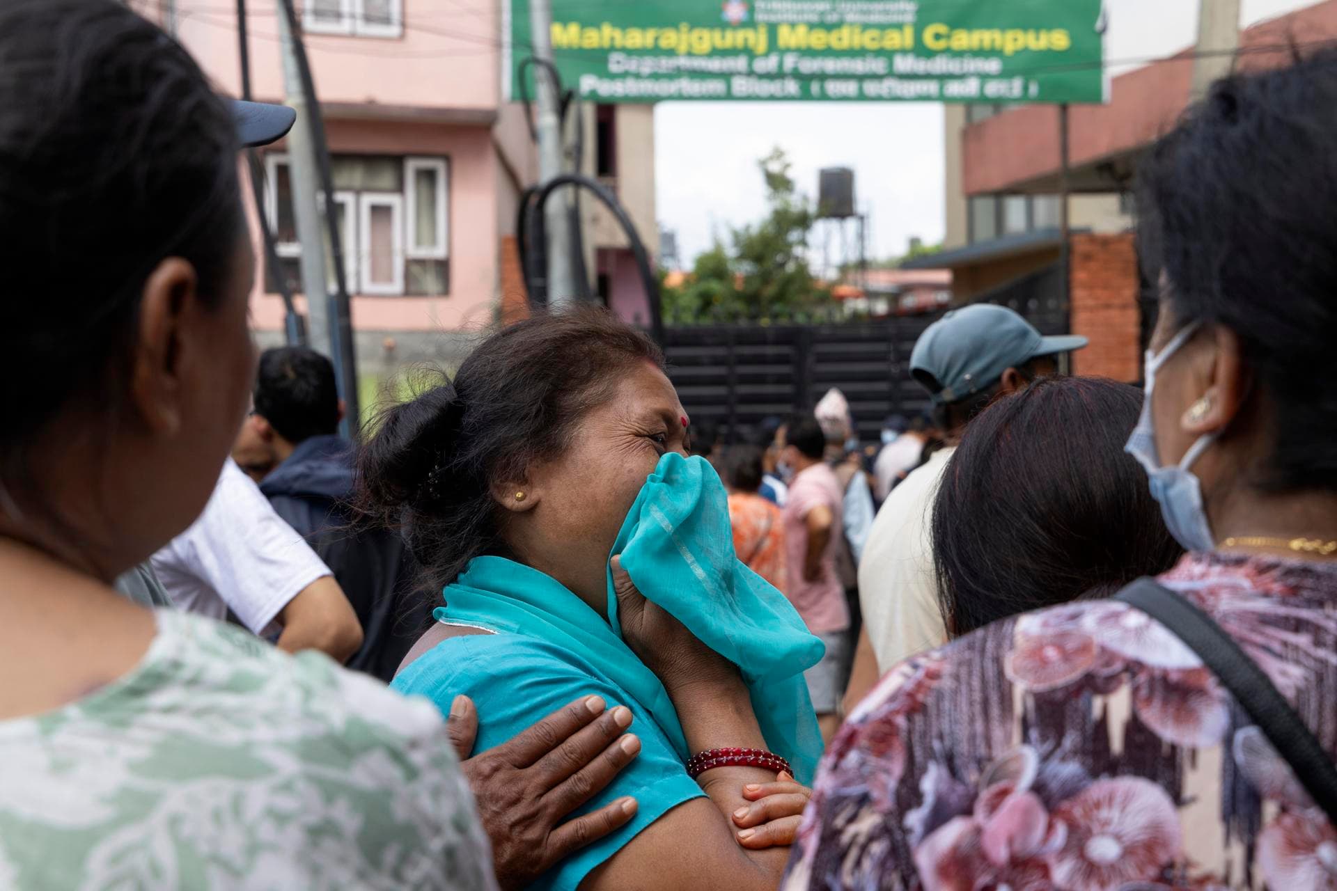 Nepal y China elevan a 633 los muertos y a casi 3,000 los desaparecidos tras la riada