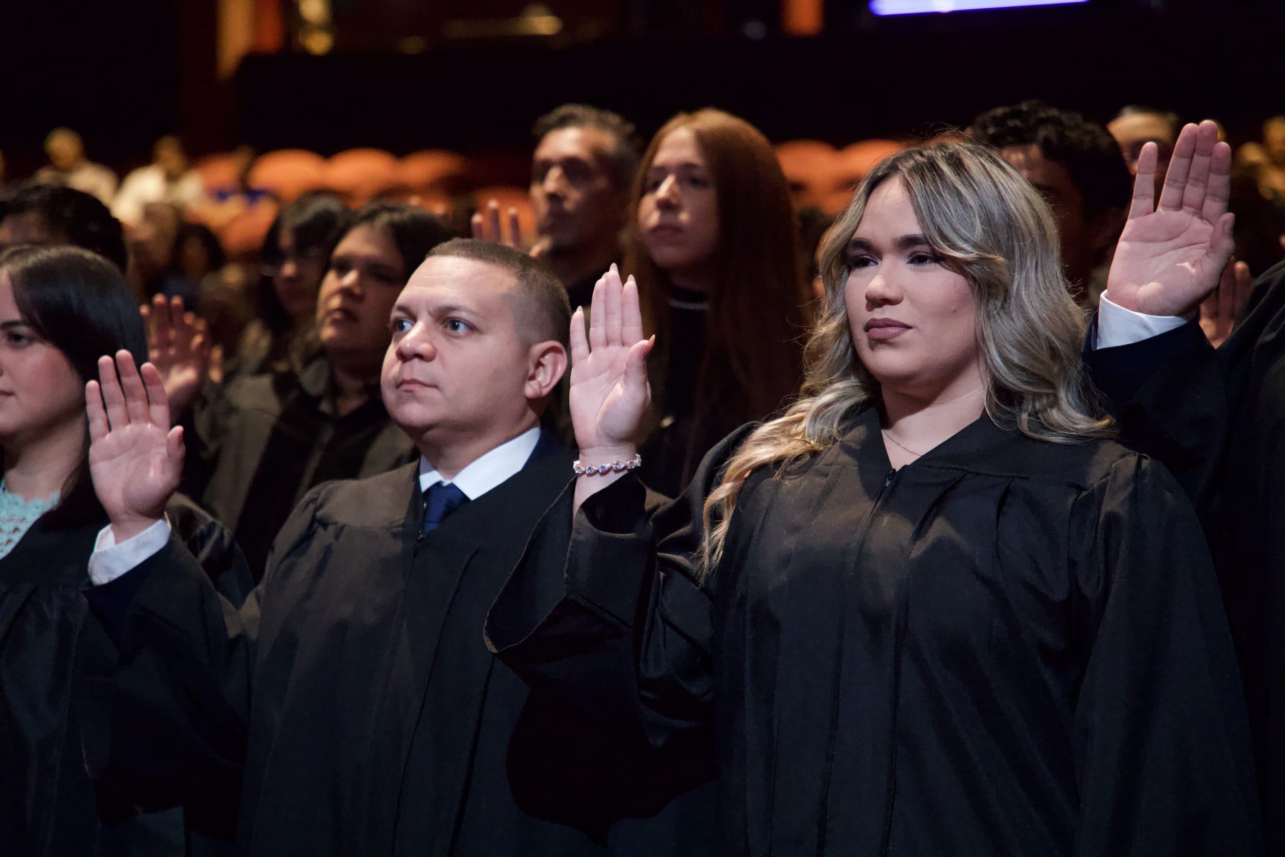 Tribunal Supremo juramenta a más de 170 abogados y profesionales de la notaría