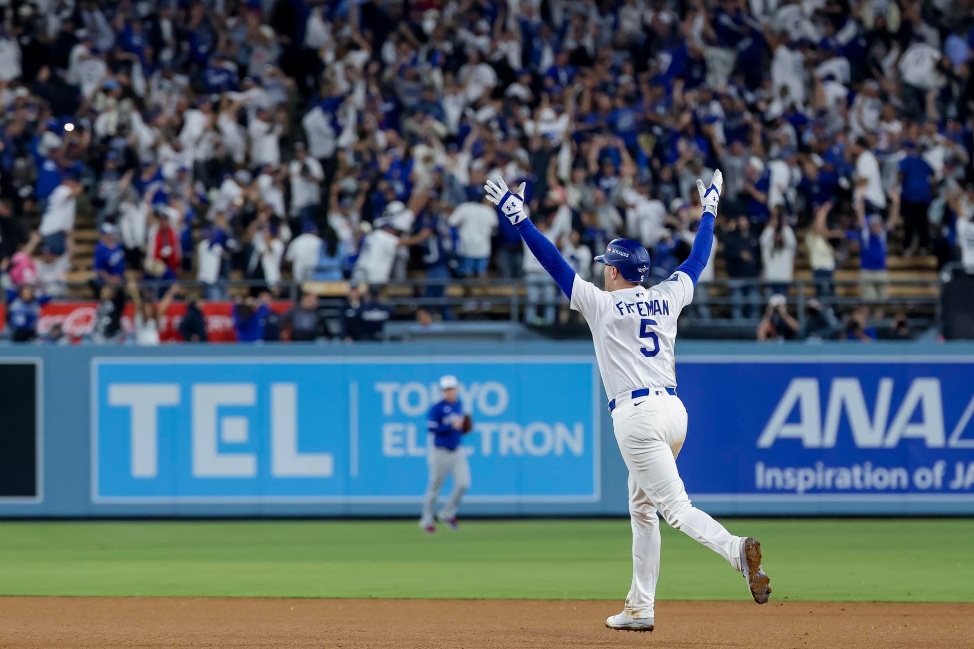 Poder de Ohtani y Freeman da histórico triunfo a Dodgers en la Serie Mundial